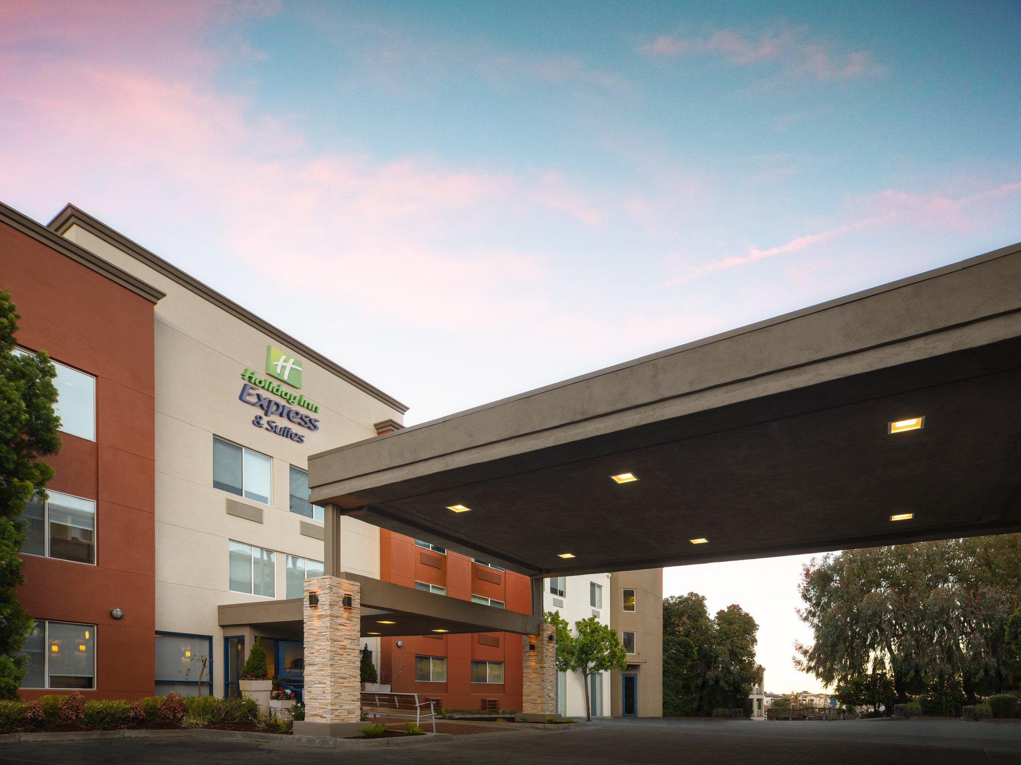 Holiday Inn Express & Suites Belmont Photo