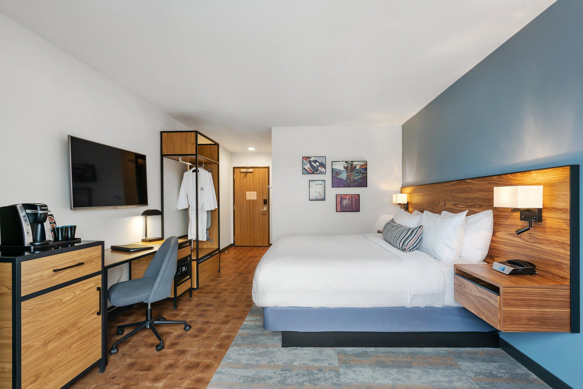 Hotel Indigo Seattle Everett Waterfront Photo