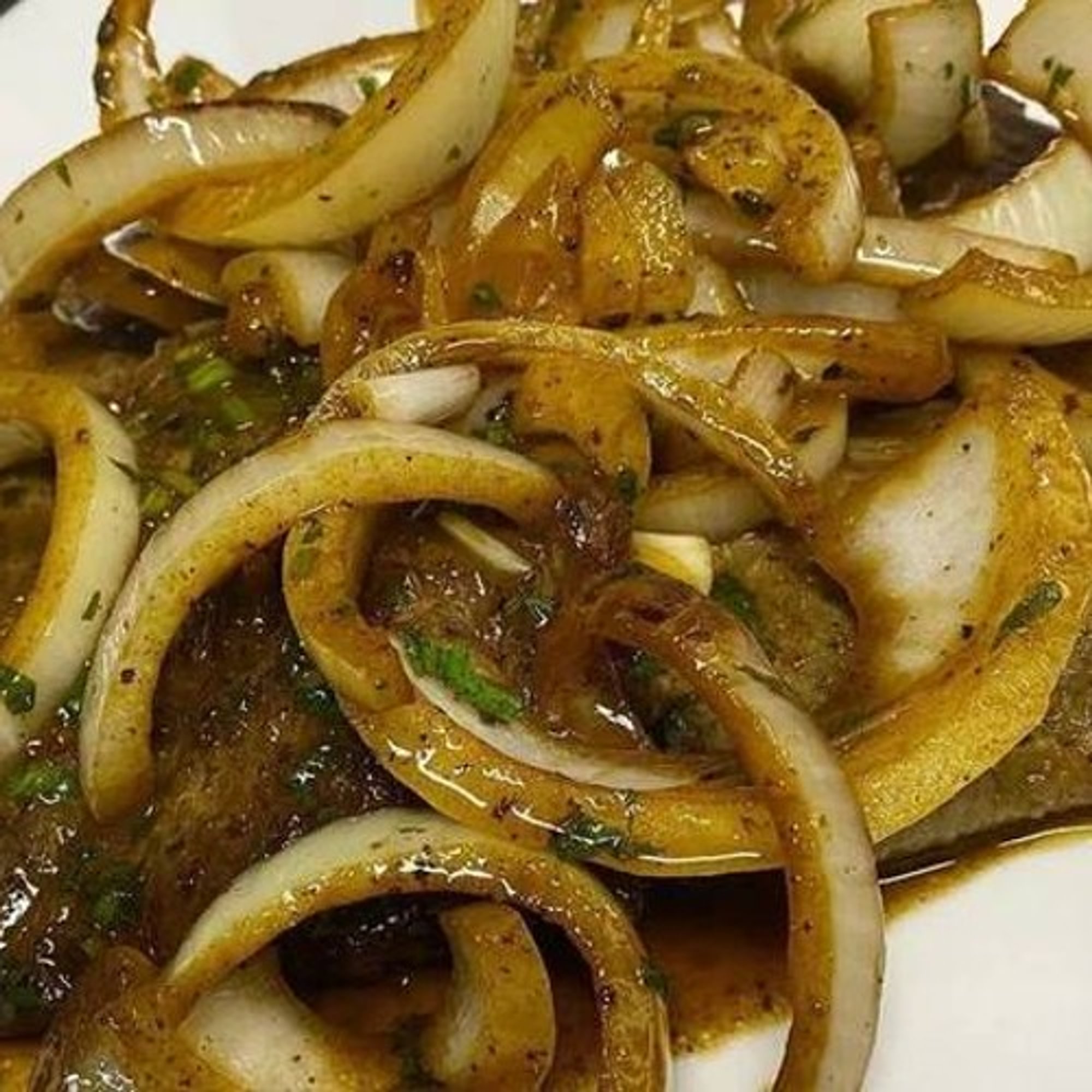 Steak and Onions / Bistec Encebollado