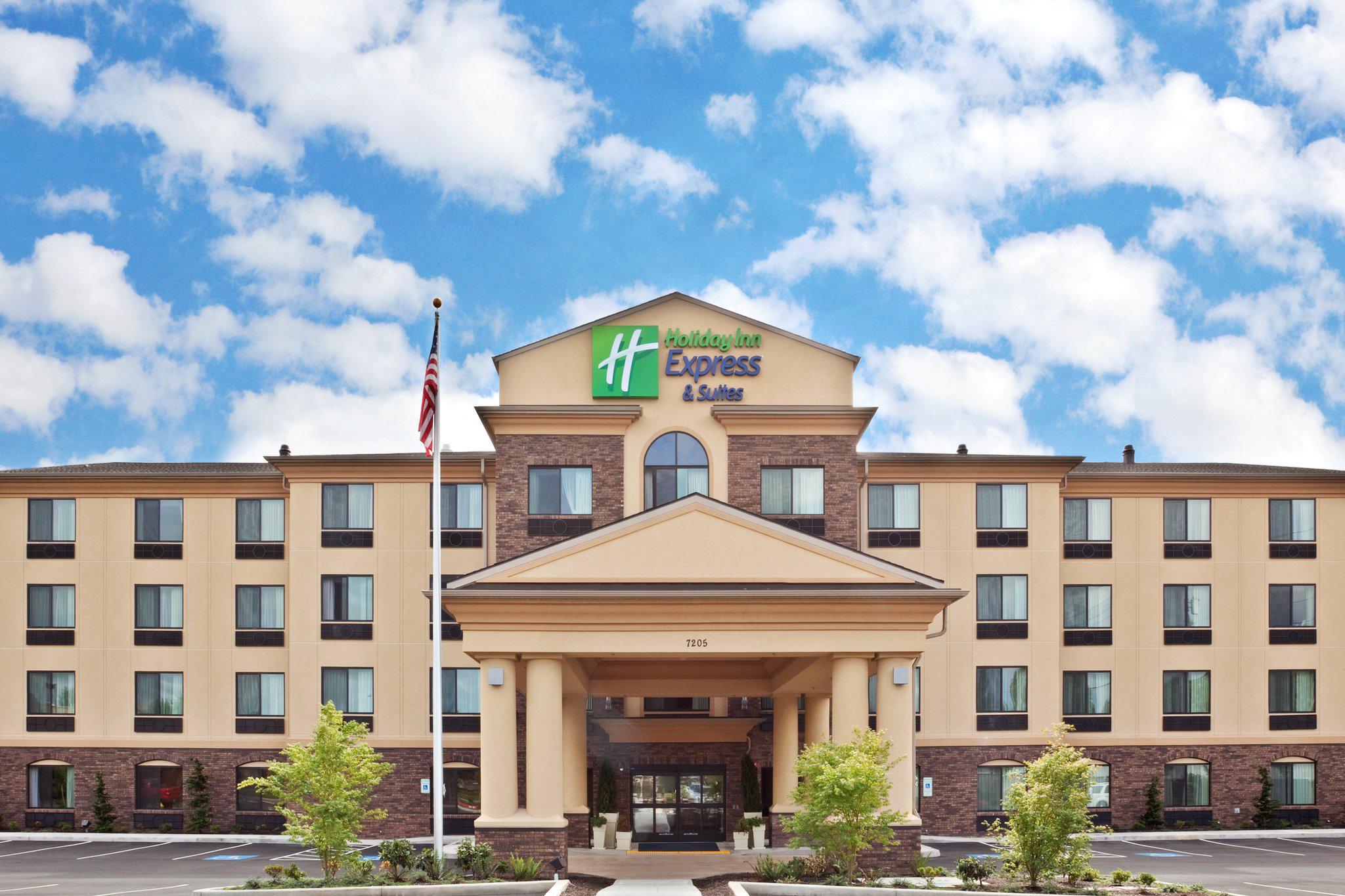 Holiday Inn Express & Suites Vancouver Mall/Portland Area Photo