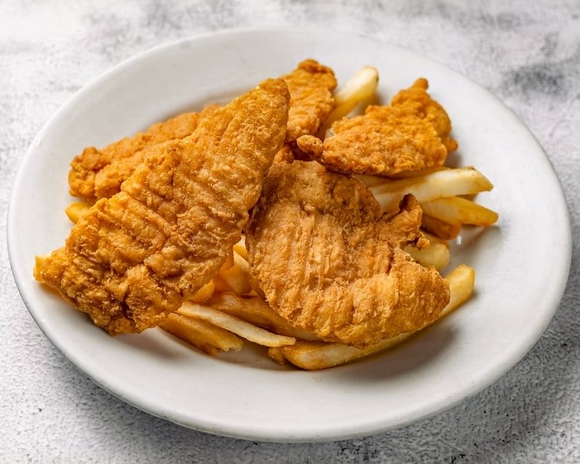 Deditos De Pollo Con Papas Fritas / Chicken Tenders with French Fries