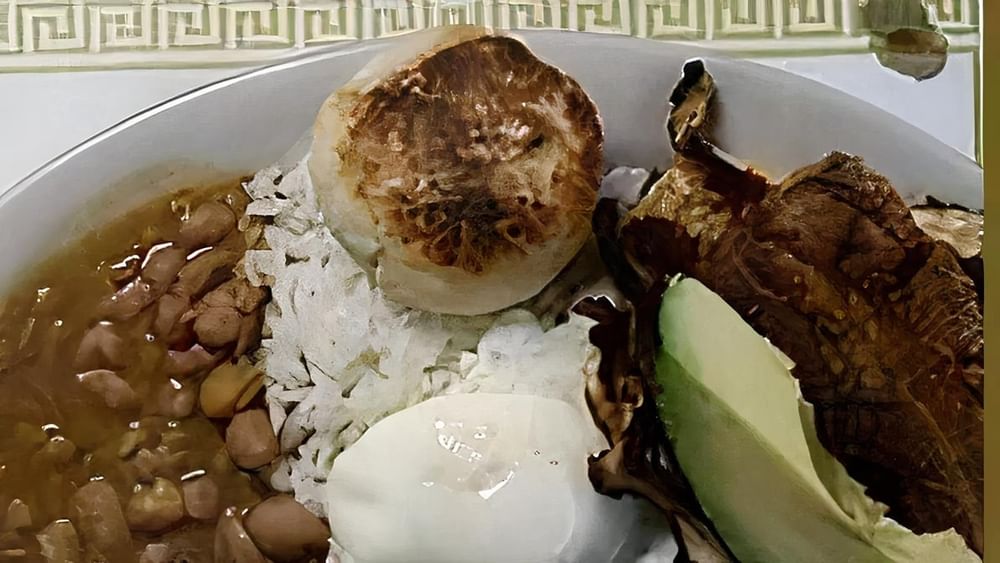 Bandeja Con Pechuga De Pollo (Grilled Chicken Breast)