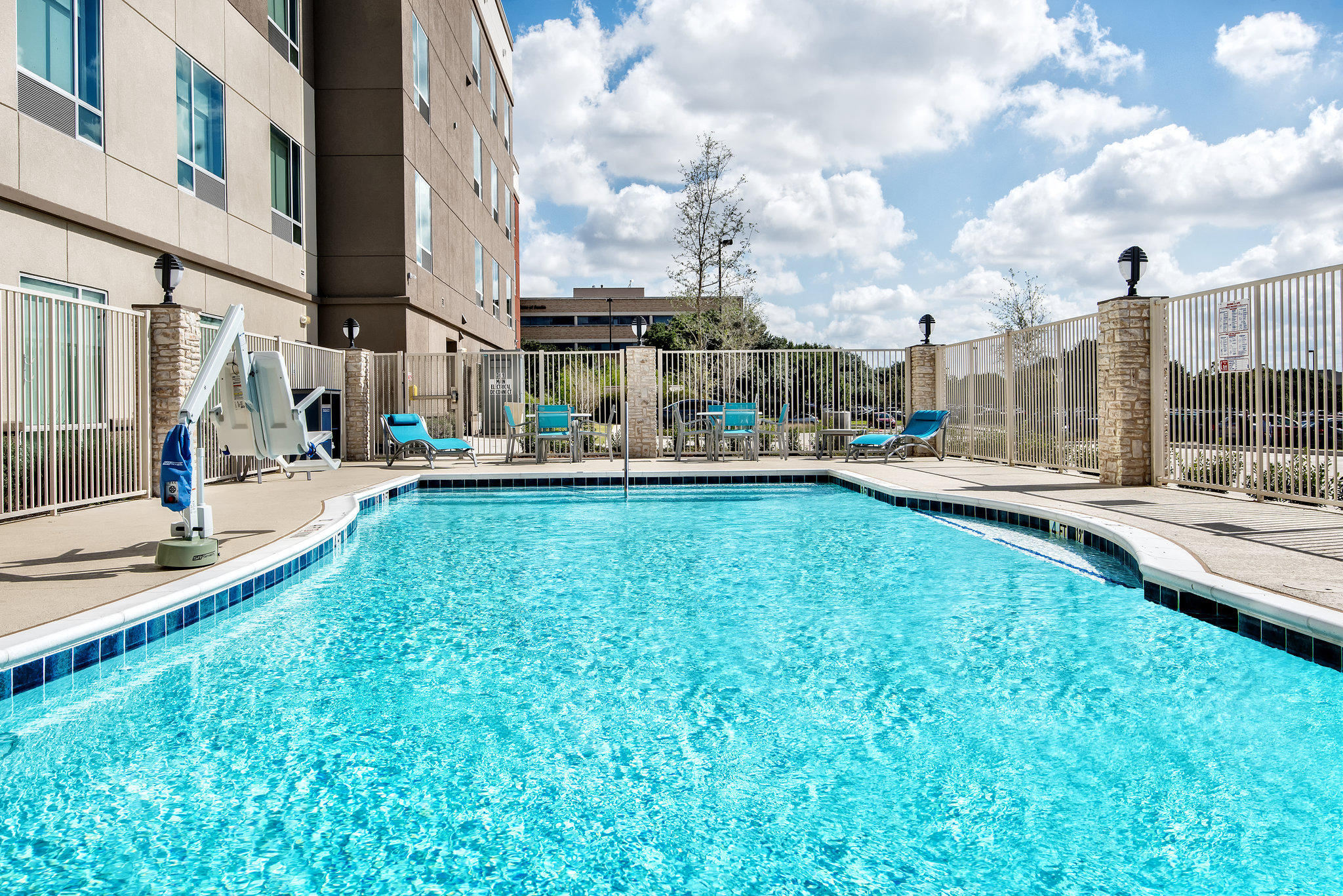 Holiday Inn Express & Suites Round Rock - Austin N Photo