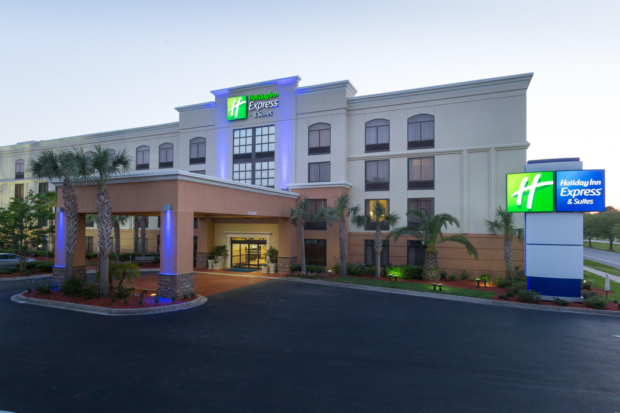 Holiday Inn Express & Suites Jacksonville Airport Photo