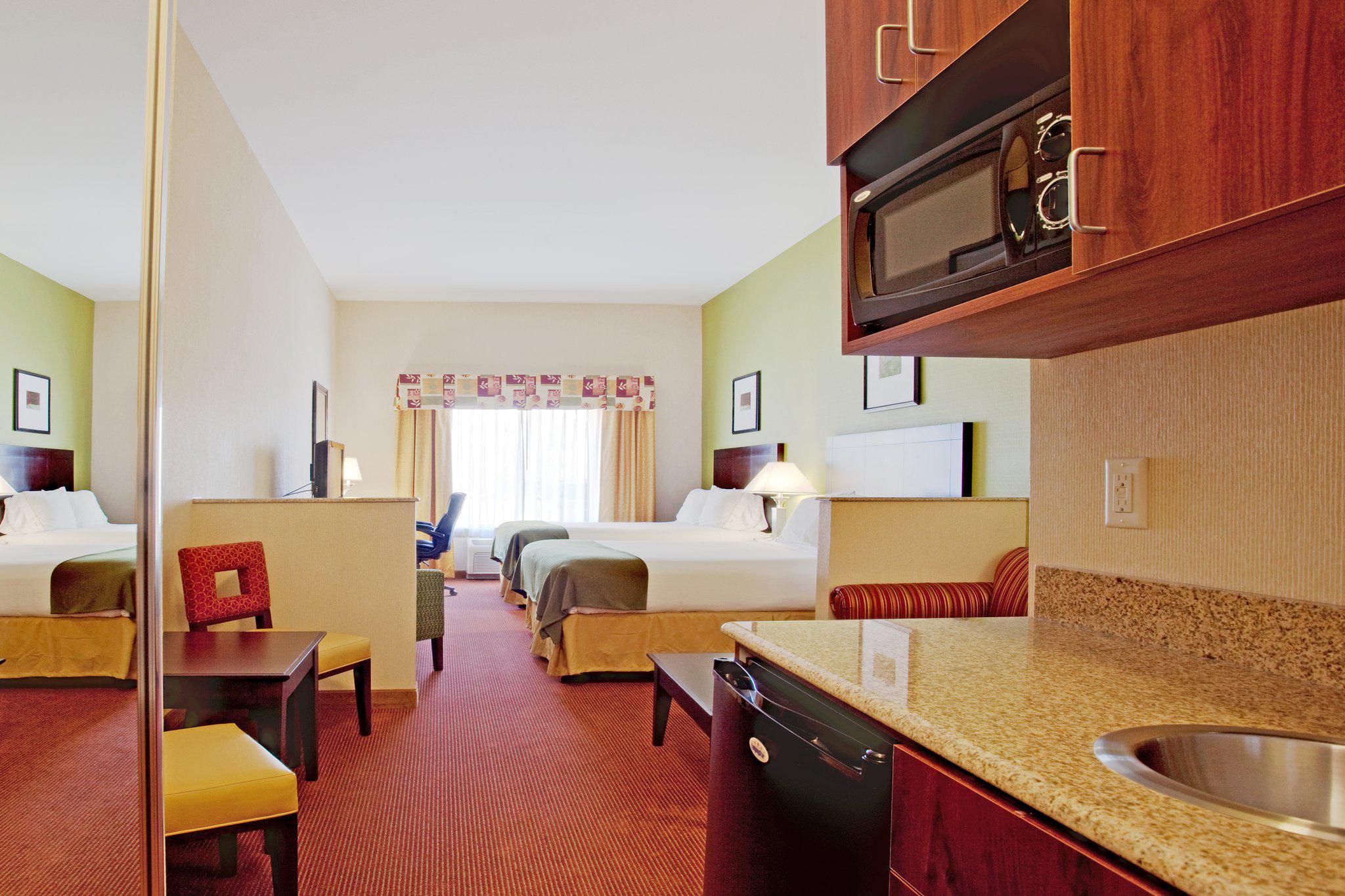 Holiday Inn Express & Suites Minden Photo