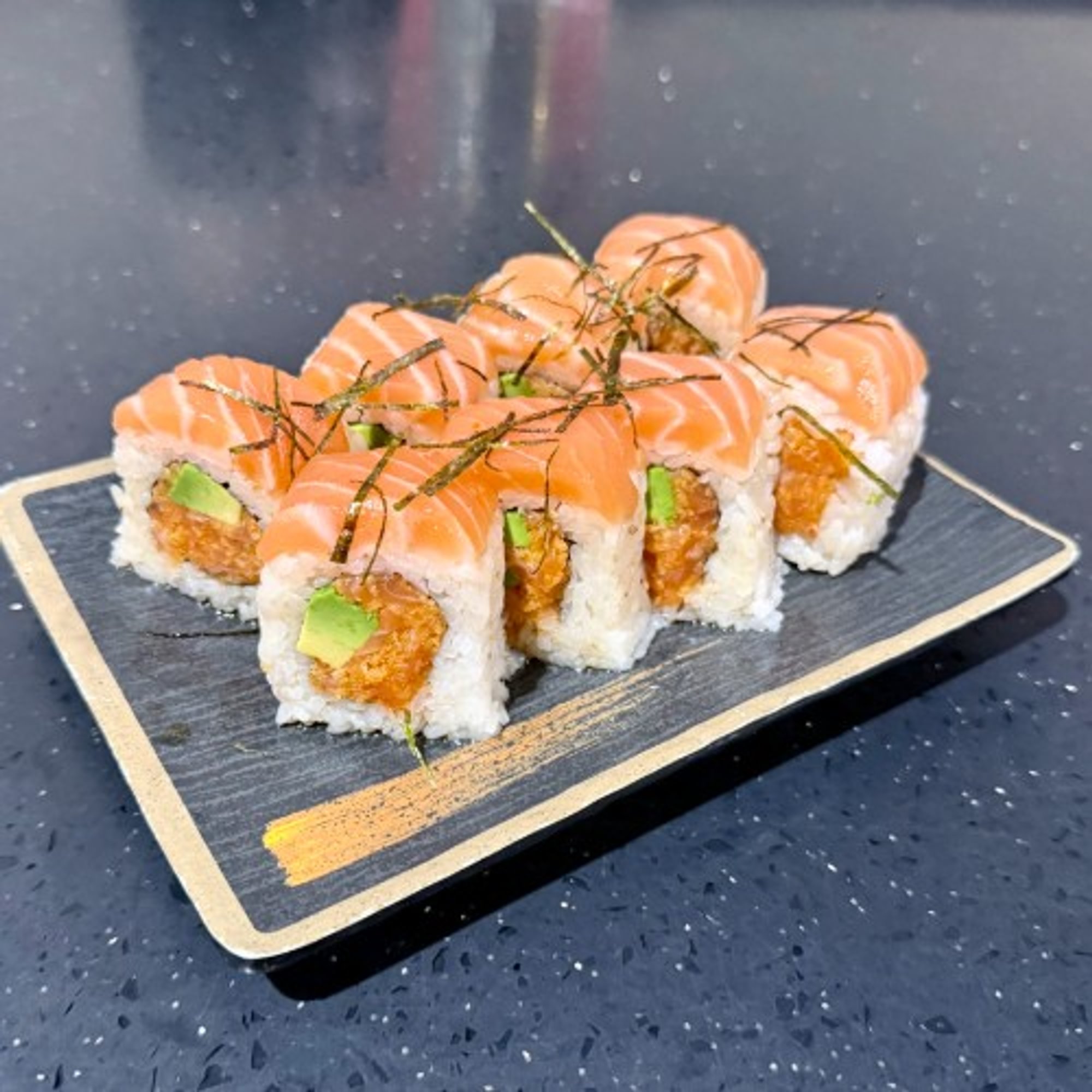 C16 Tiger Roll/ Raw Fish