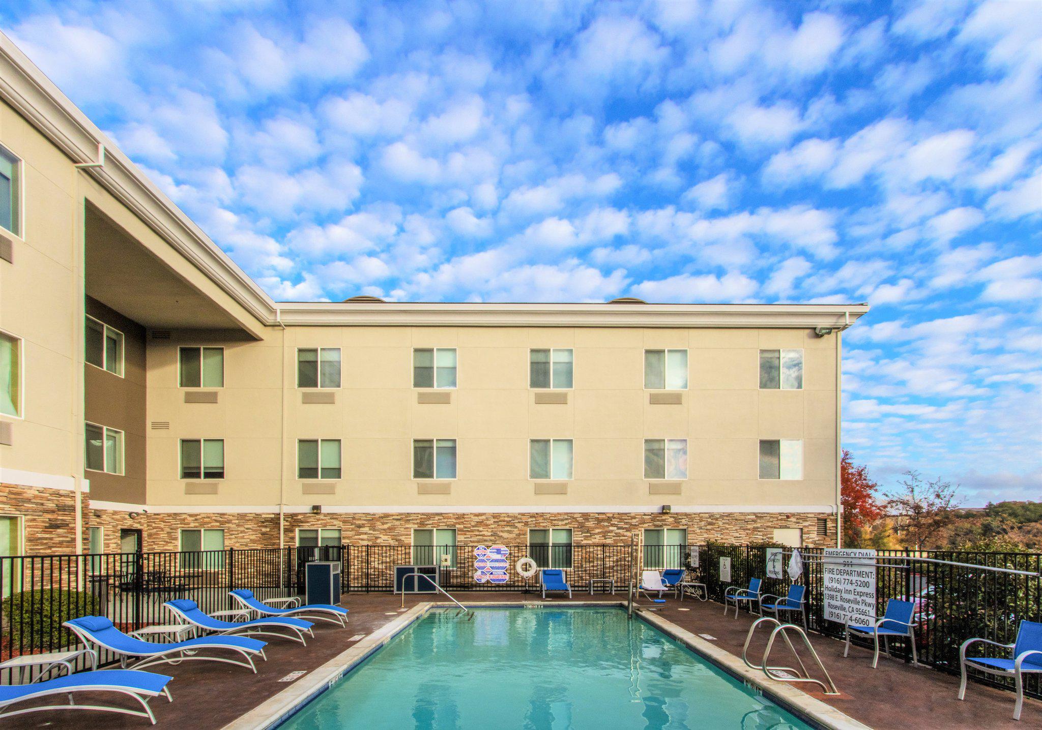 Holiday Inn Express Suites Roseville Galleria Area 1398 East