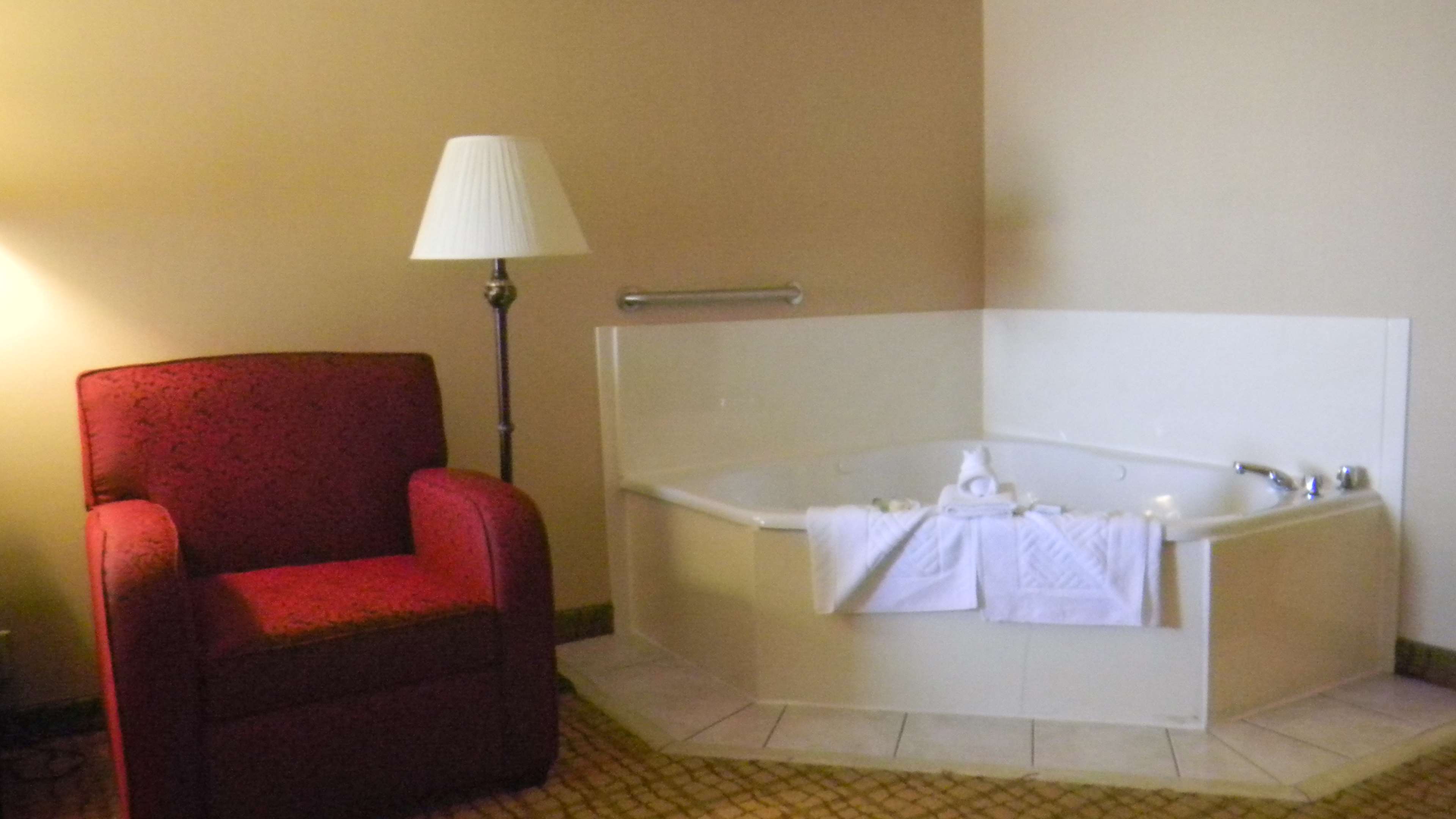 Guest room bath