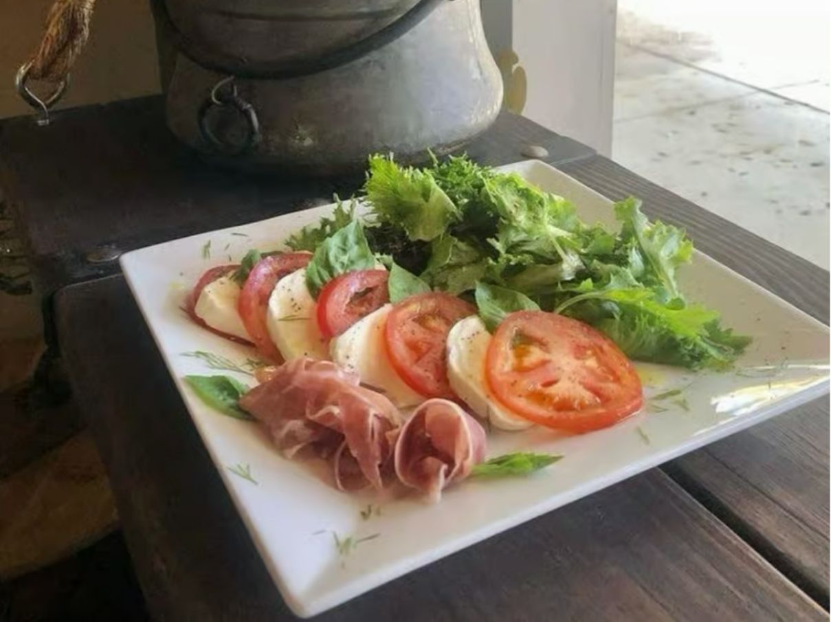 Le Caprese Salad