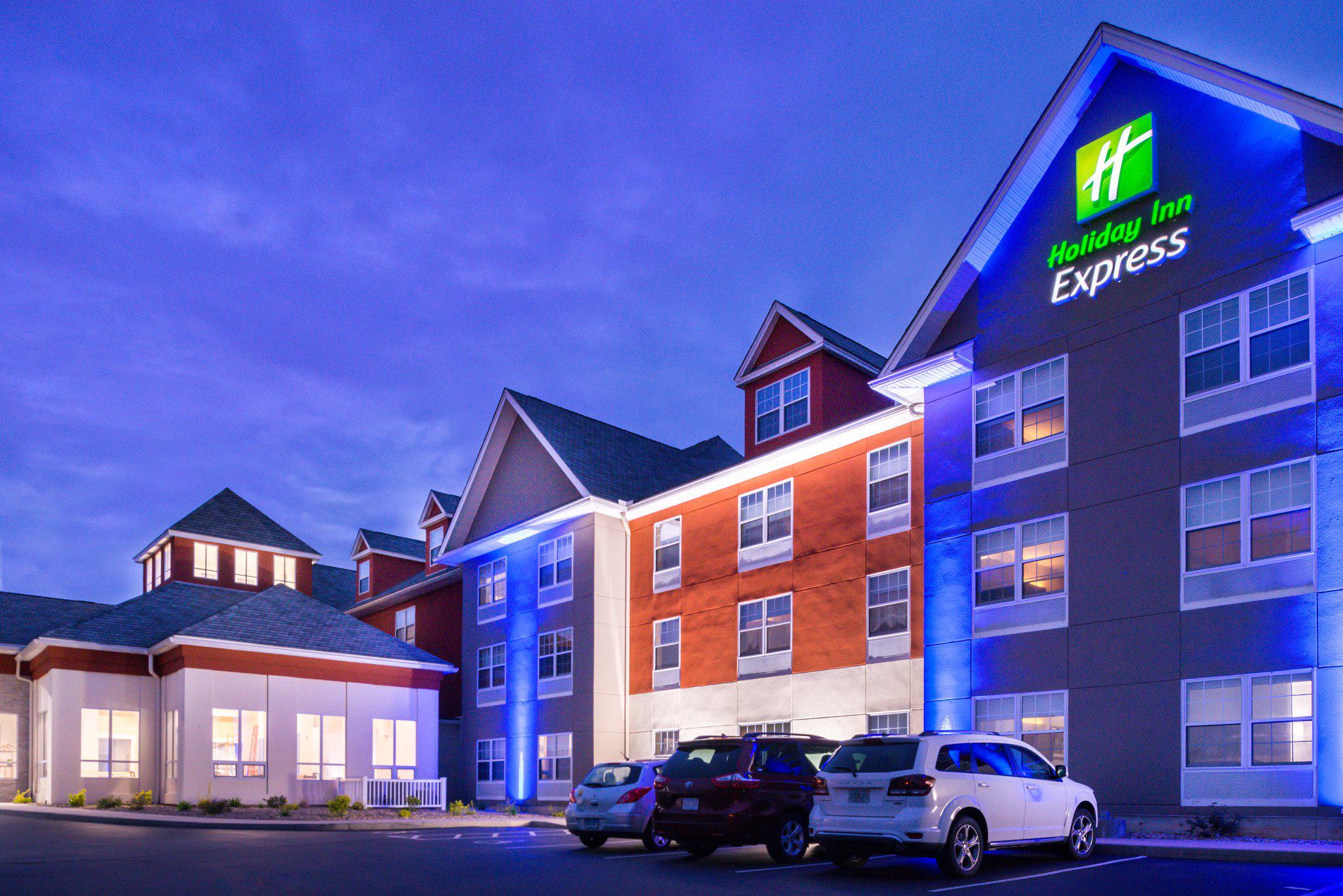 Holiday Inn Express Mystic - Groton Area Photo