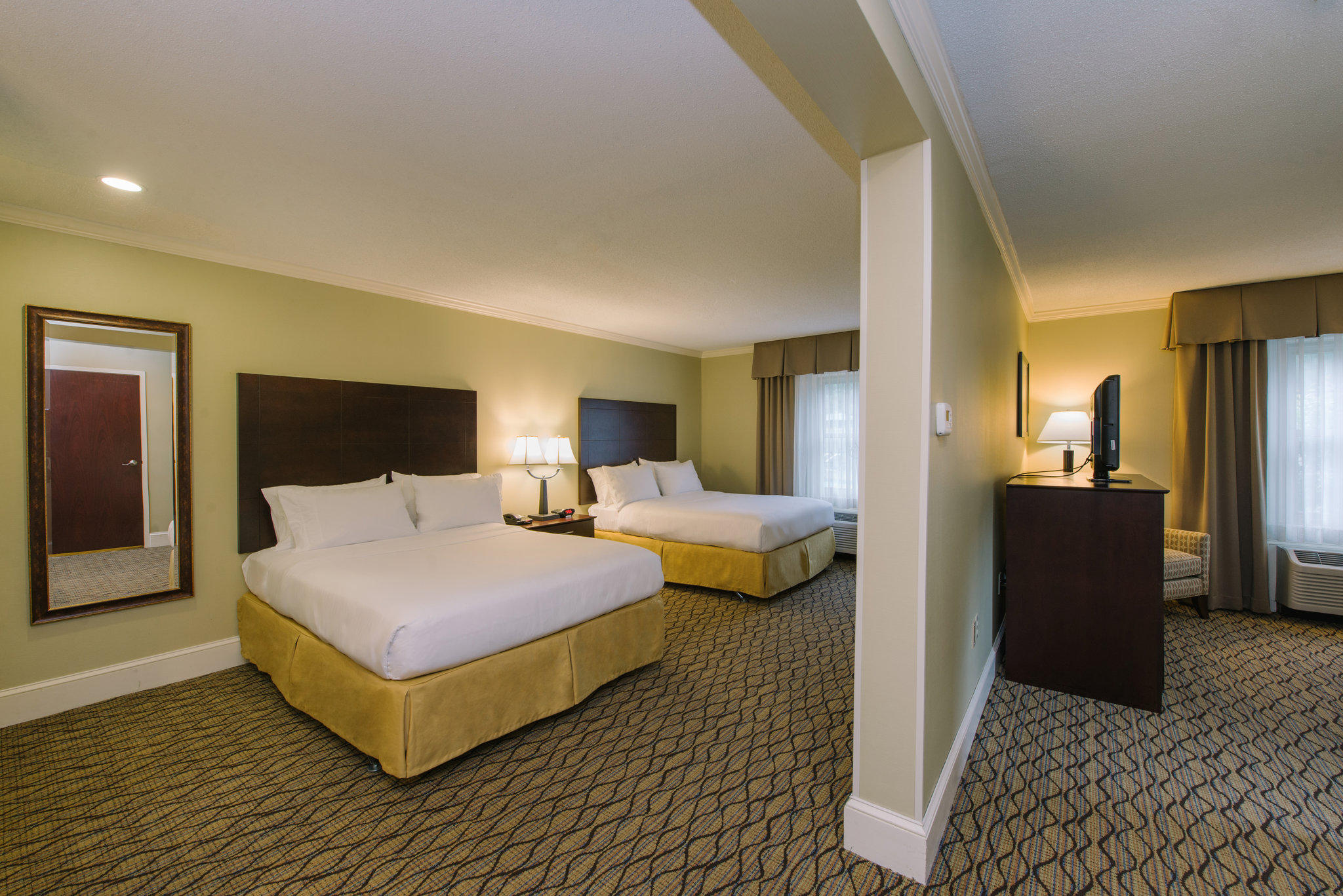 Holiday Inn Express & Suites Merrimack Photo