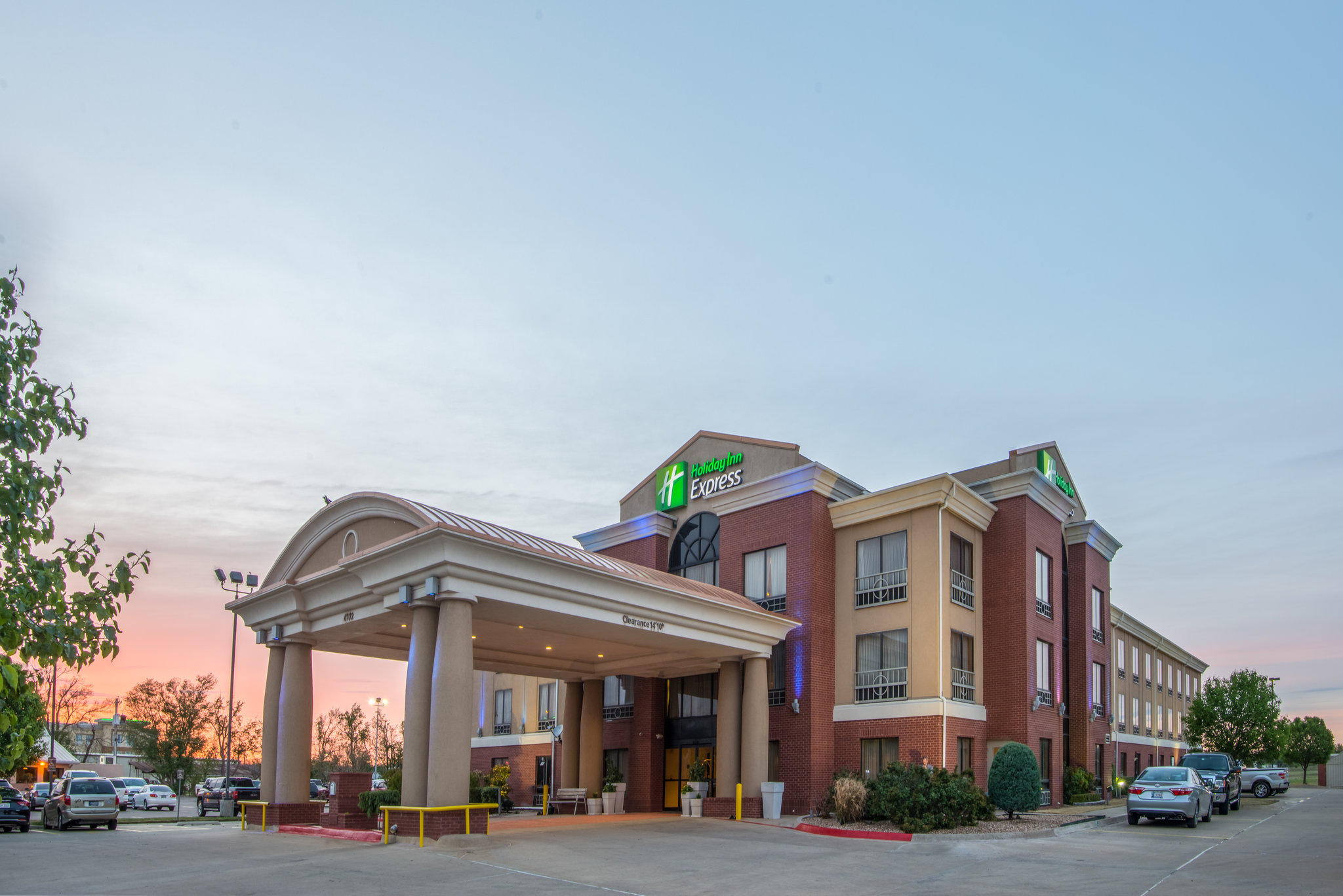 Holiday Inn Express & Suites Enid-Hwy 412 Photo