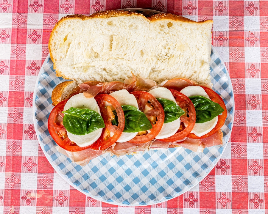 Prosciutto, Mozzarella, Tomato, Basil & Oil