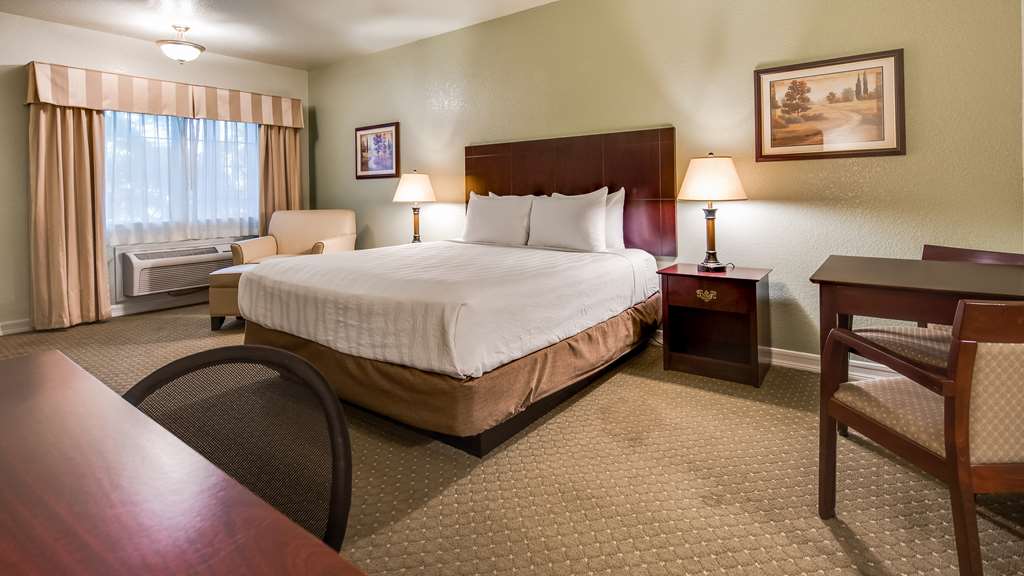 Best Western Plus Bayshore Inn Image