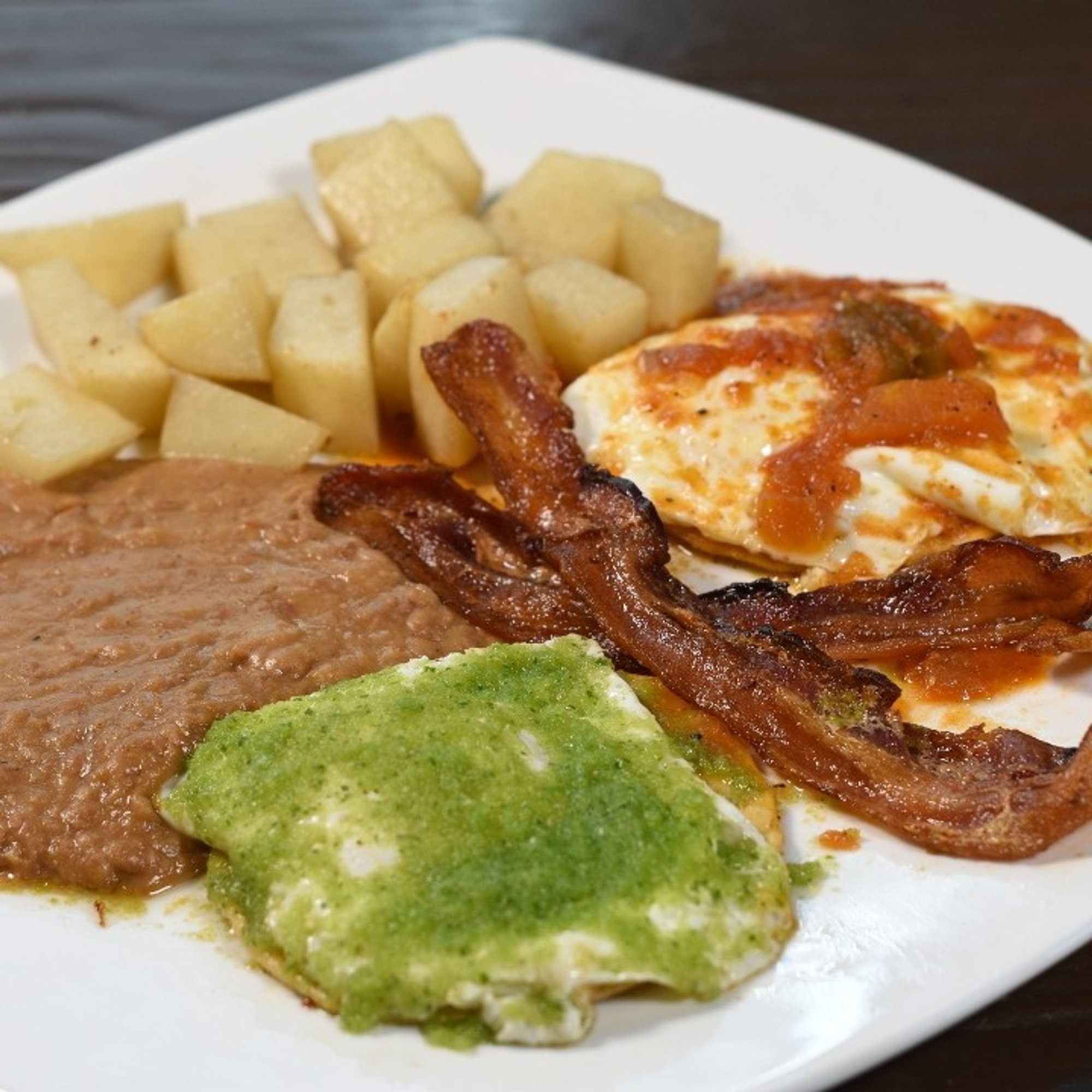 Huevos Divorciados