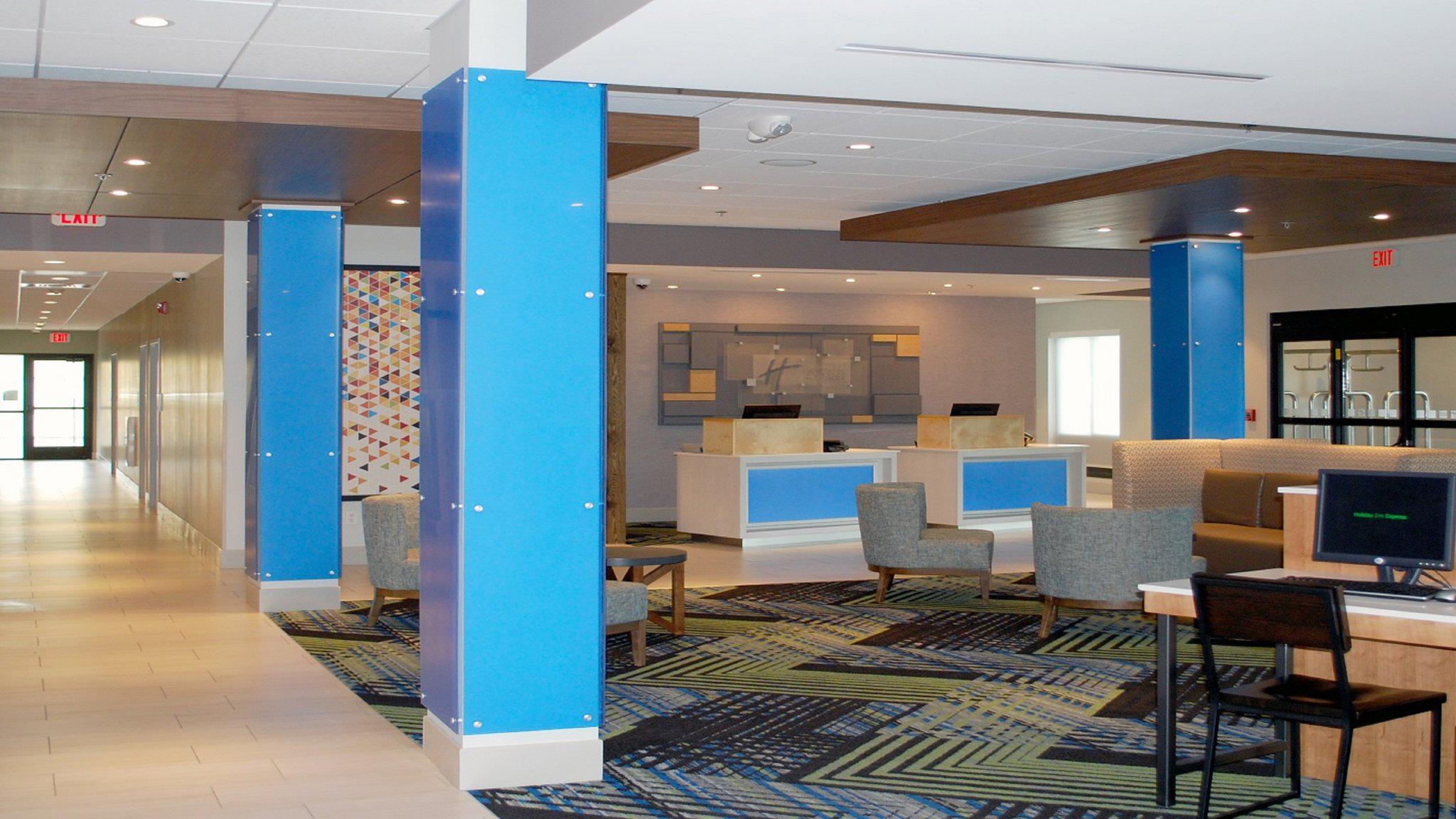 Holiday Inn Express & Suites White Hall Photo