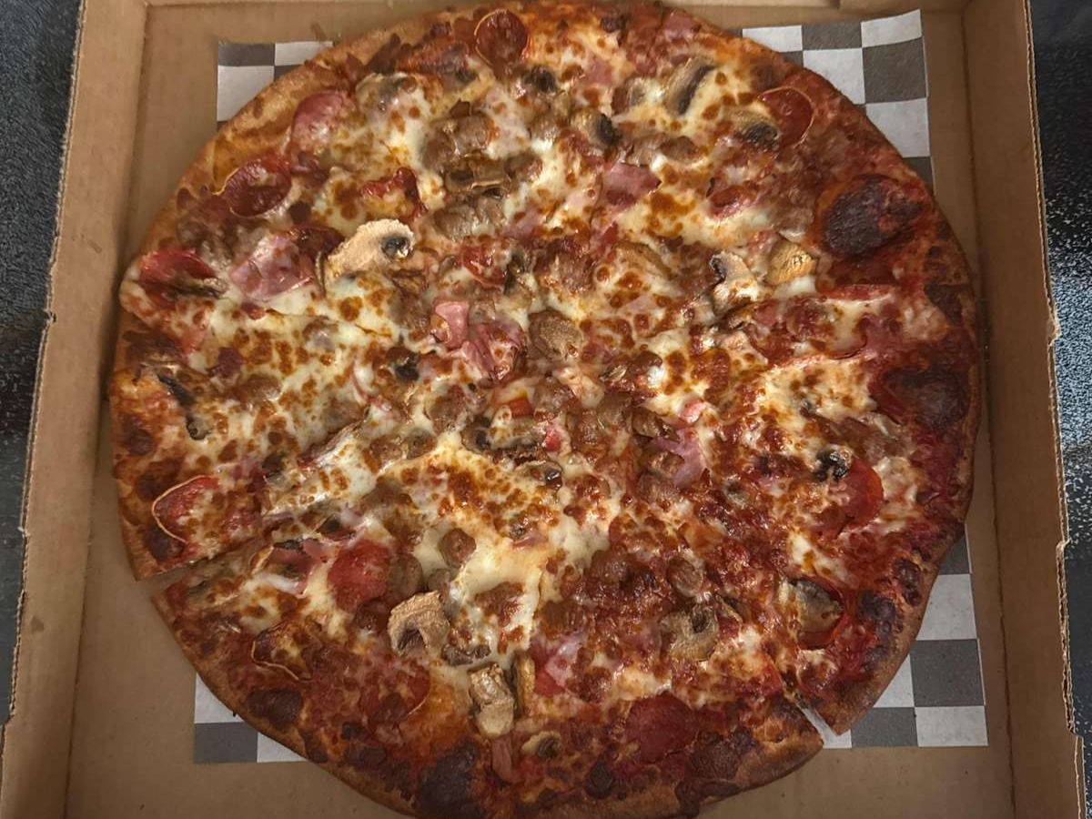 14" Carnivore Pizza