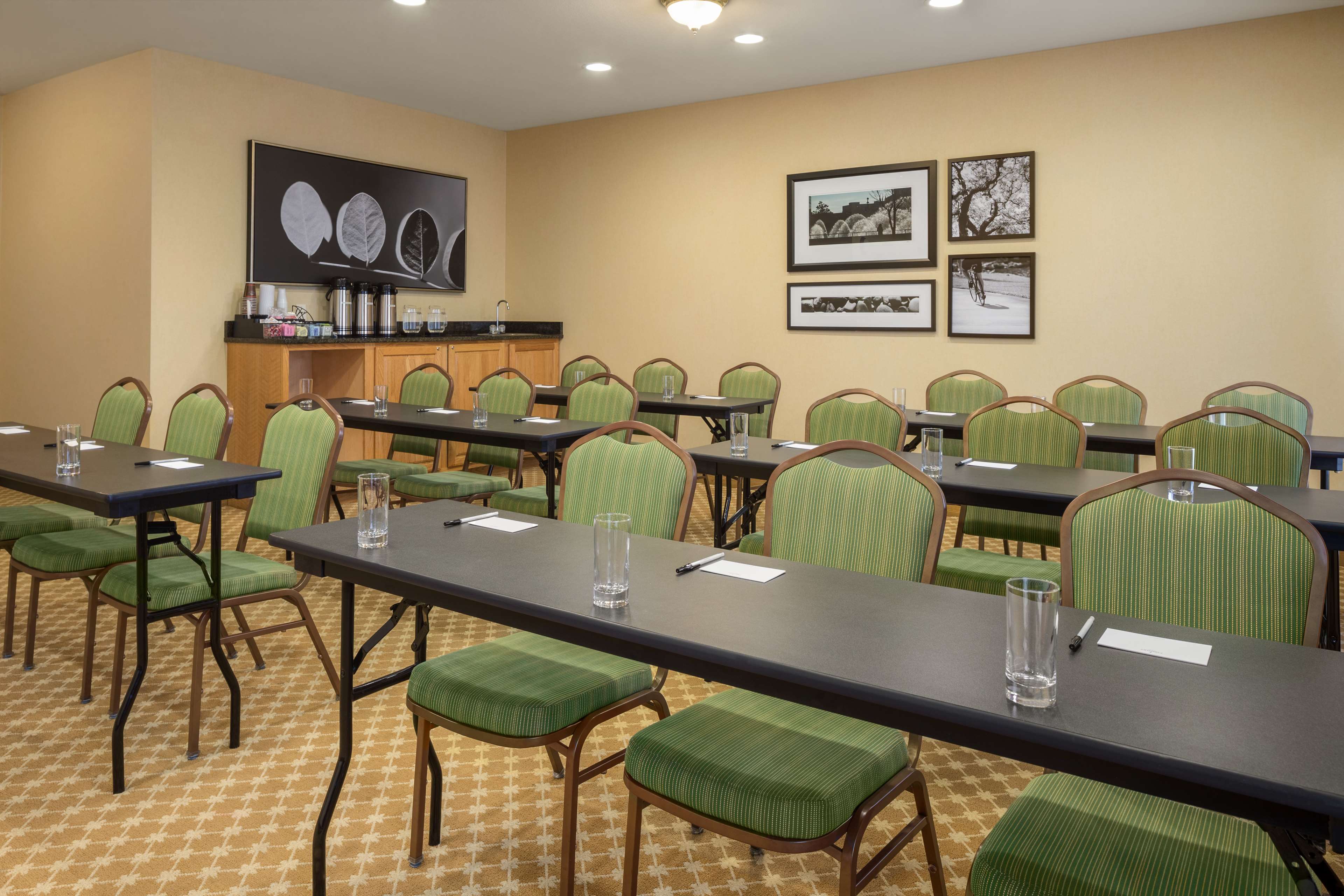 Country Inn & Suites by Radisson, Bloomington-Normal Airport, IL Photo