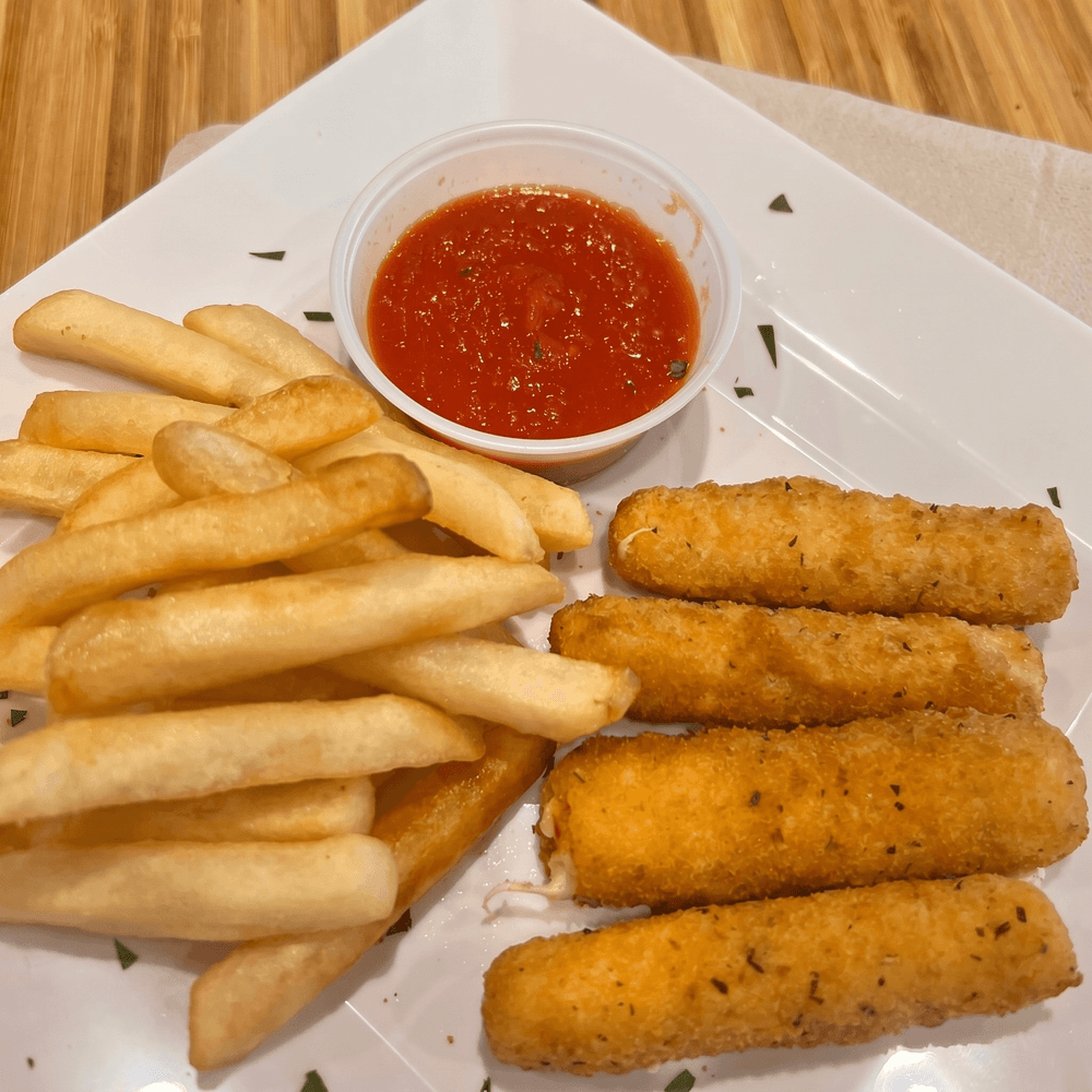 Kids Halloumi Sticks (4) with fries