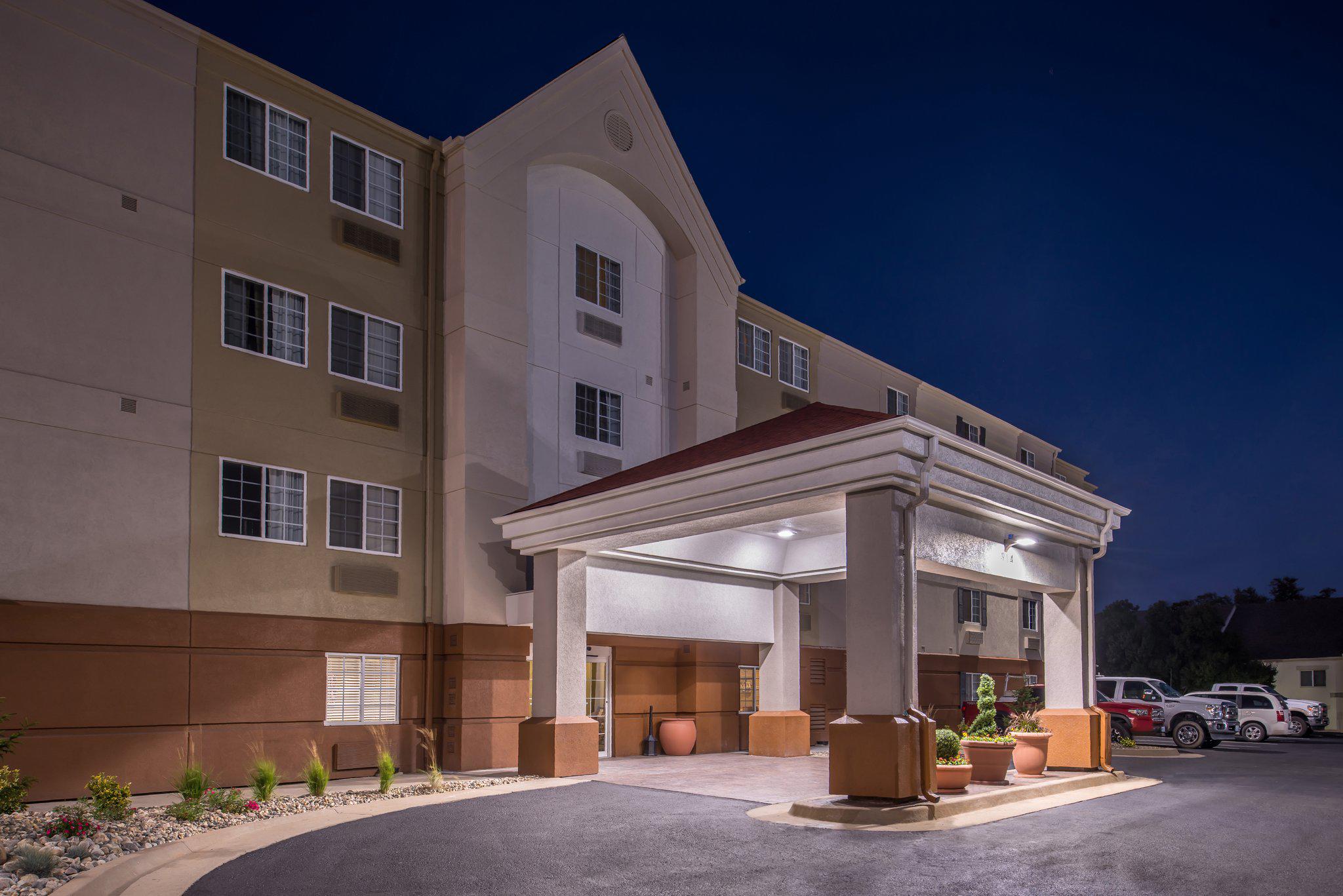 Candlewood Suites Topeka West Photo