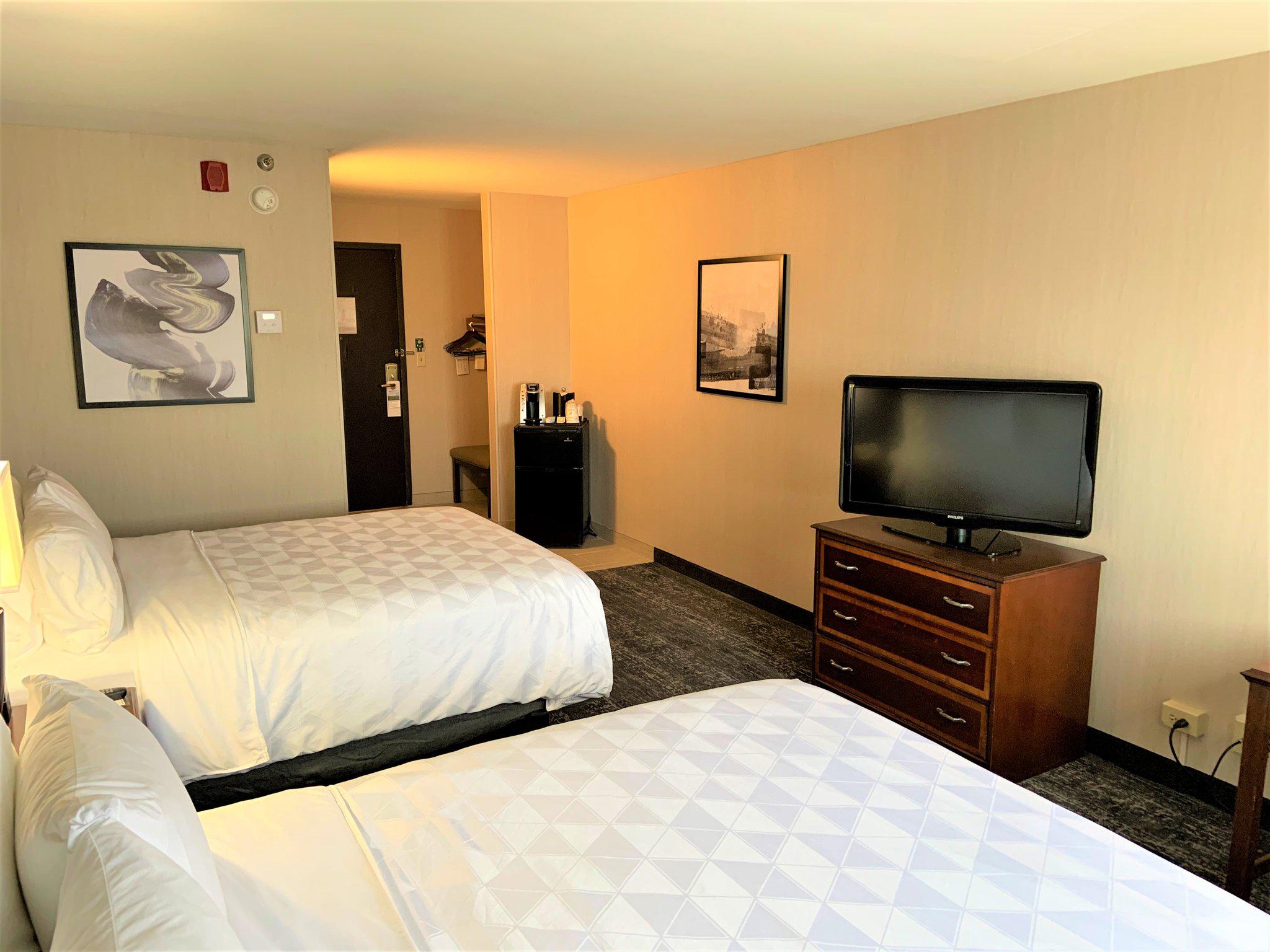 Holiday Inn & Suites Chicago-Carol Stream (Wheaton) Photo