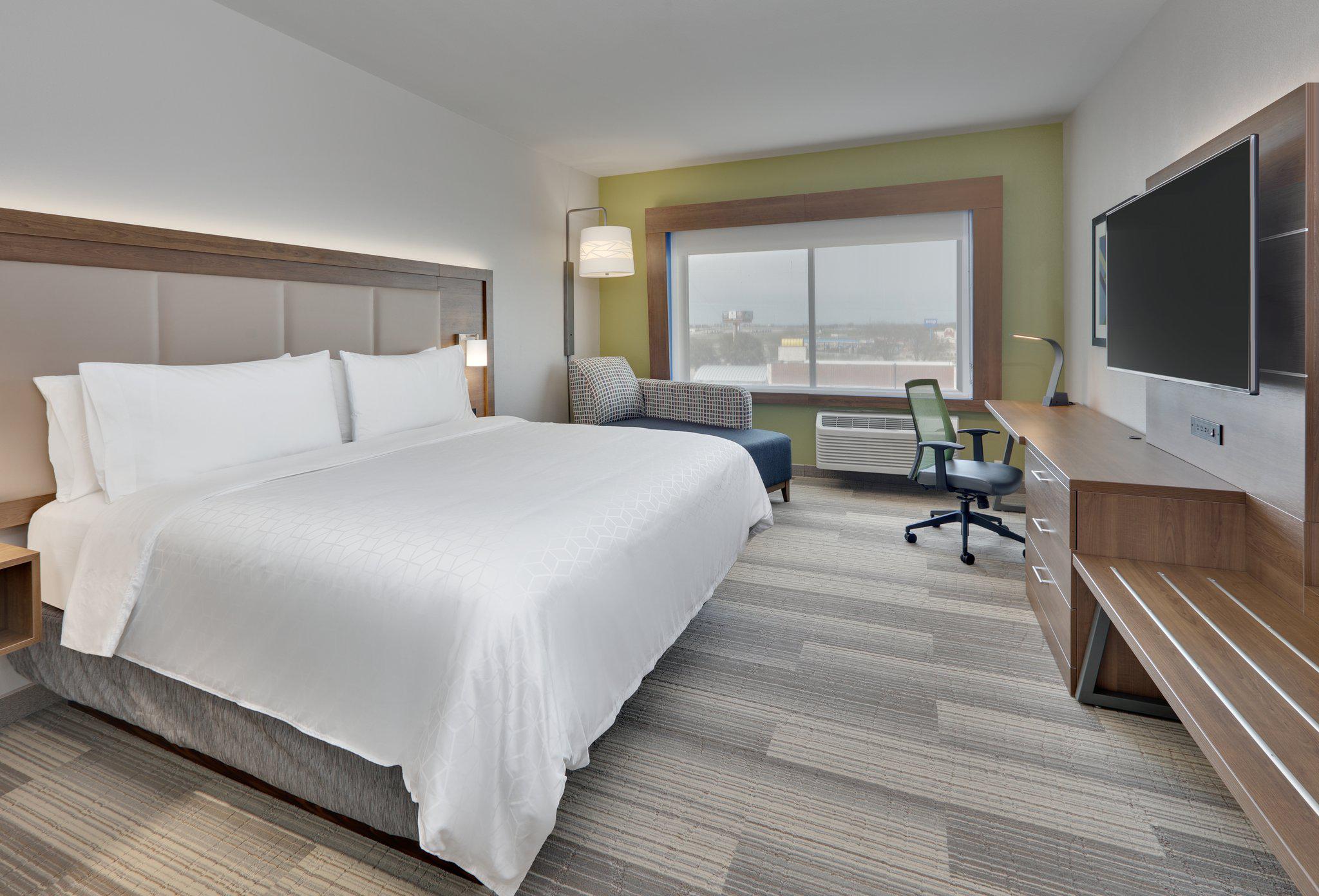 Holiday Inn Express & Suites Fort Worth North - Northlake Photo