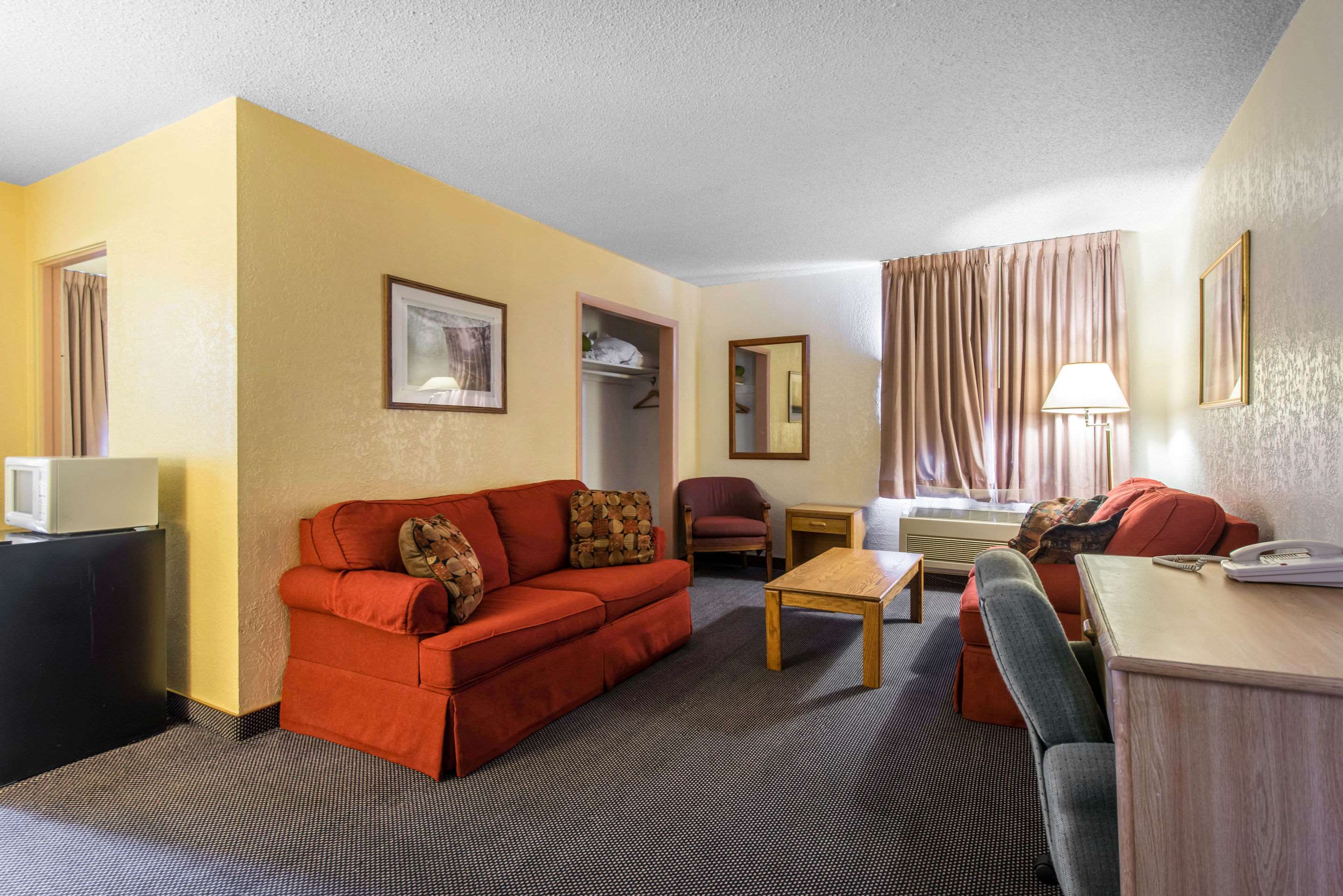 Rodeway Inn & Suites Photo