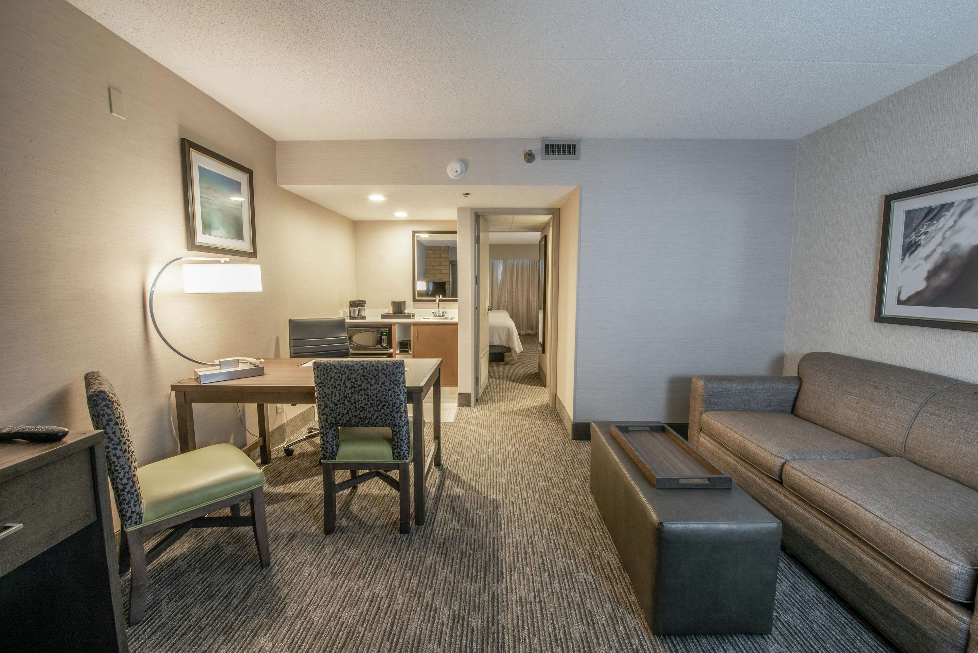 Embassy Suites by Hilton Chicago-Schaumburg-Woodfield Photo