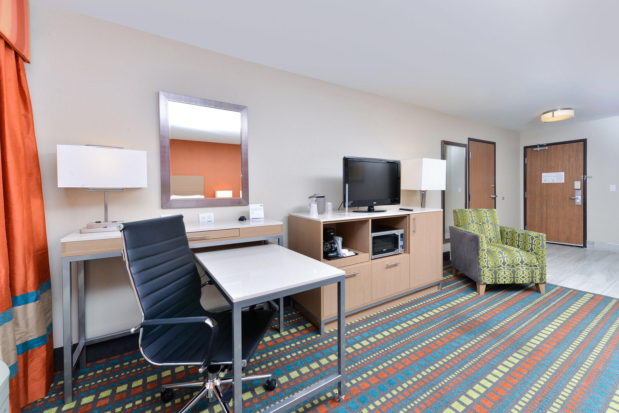 Holiday Inn Express Albuquerque N - Bernalillo Photo