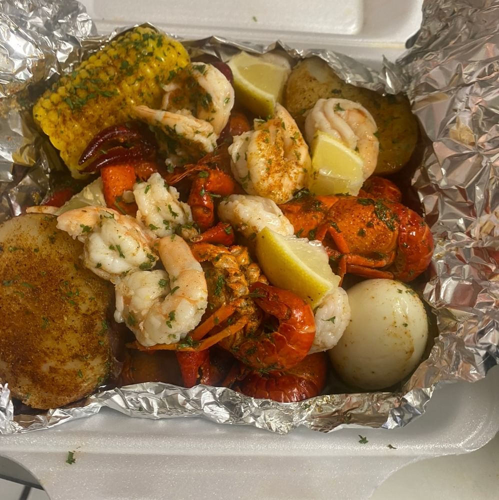 B9 - Crawfish Bowl (1 Lb Crawfish, 10 Shrimps, 1 Corn, 1 Potato, 1 Egg)