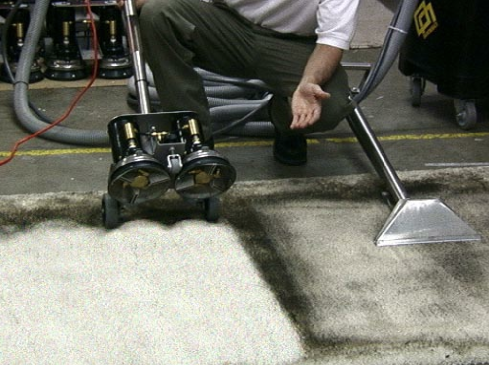 J &amp; T&apos;s Professional Carpet Cleaning Logo