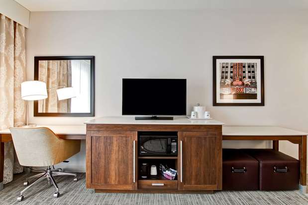Images Hampton Inn & Suites Detroit/Troy