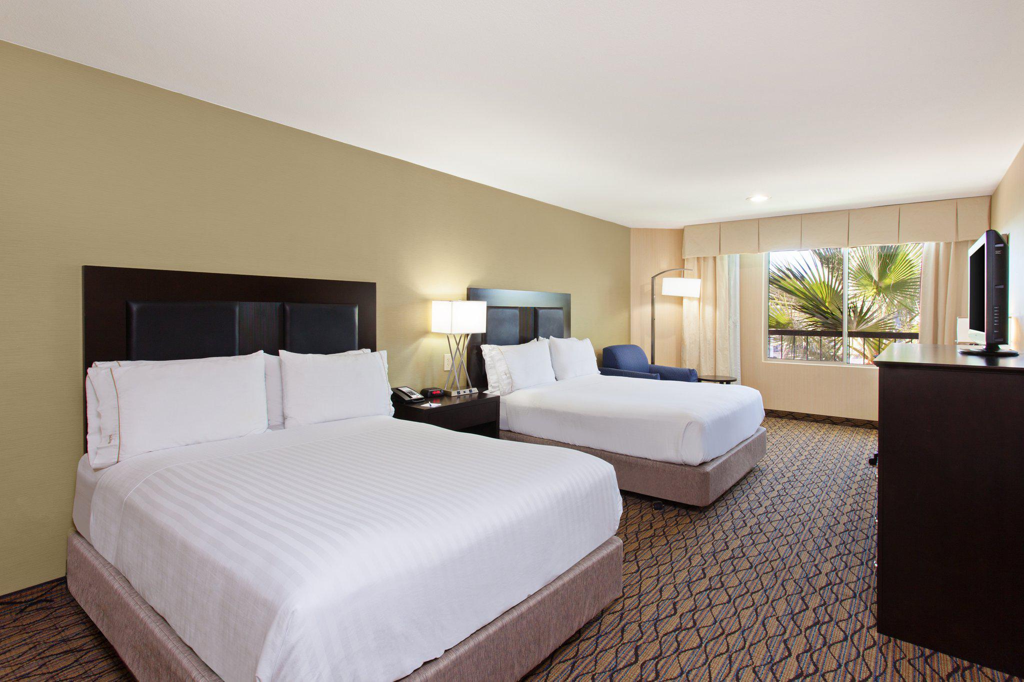 Holiday Inn Express Newport Beach Photo