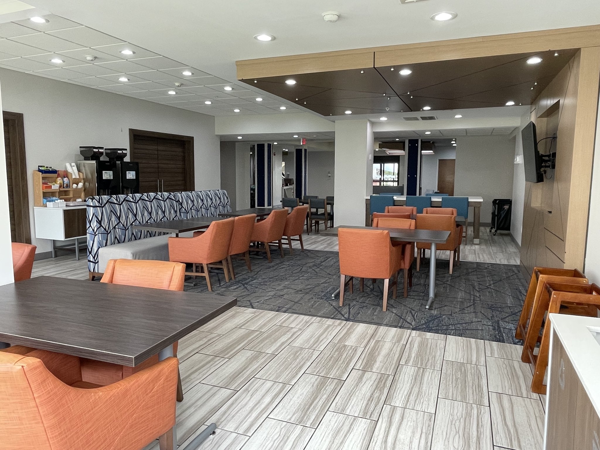 Holiday Inn Express & Suites Dayton North - Tipp City by IHG Image
