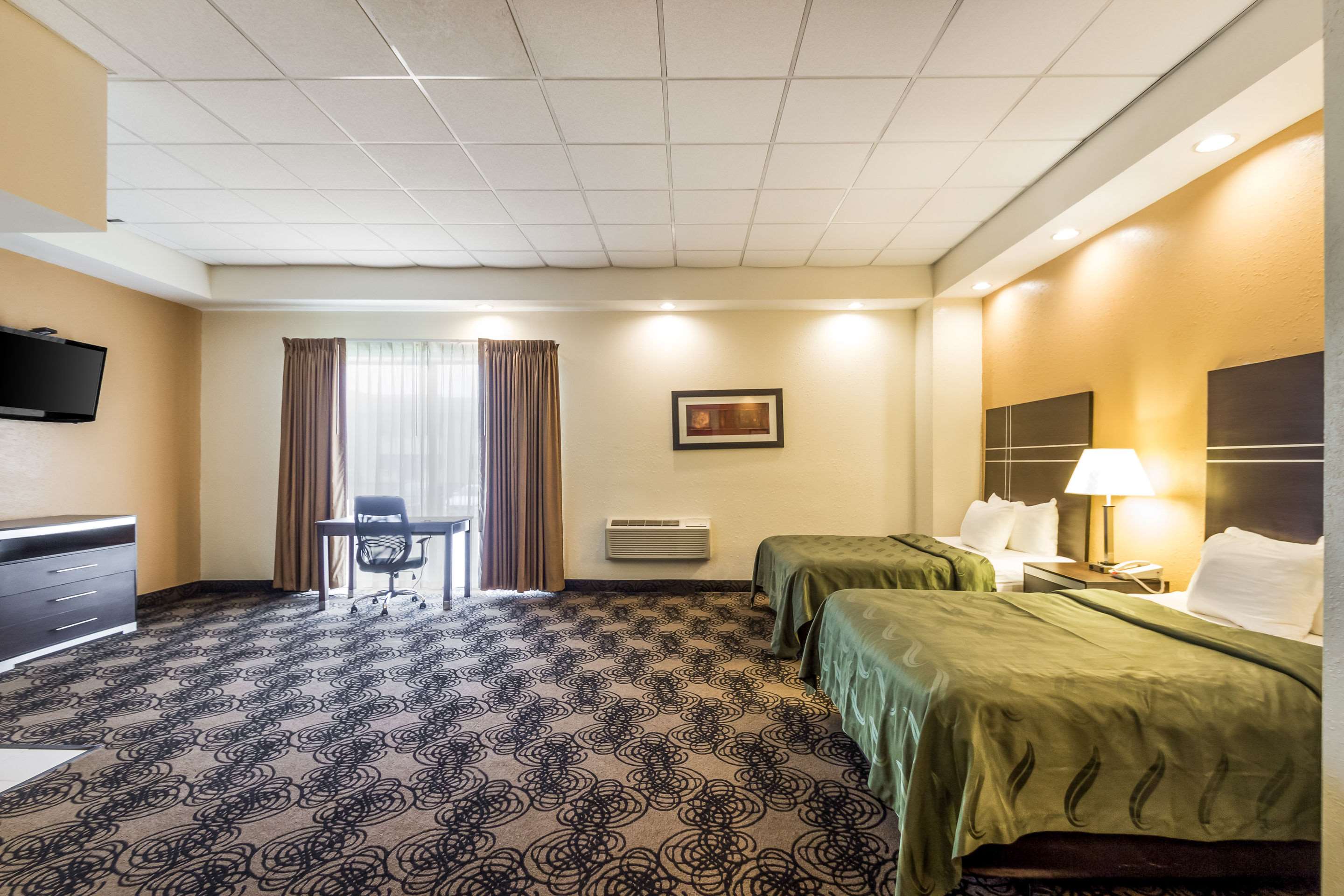 Quality Suites Milwaukee Airport Photo