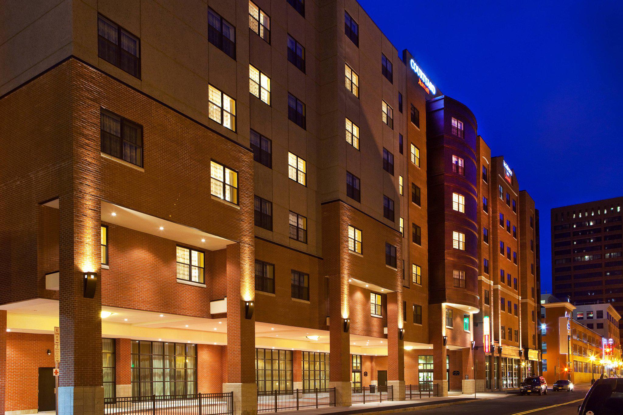 Courtyard by Marriott Syracuse Downtown at Armory Square Photo