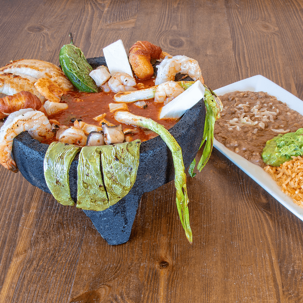 Molcajete de Mariscos Caliente (Seafood hot)