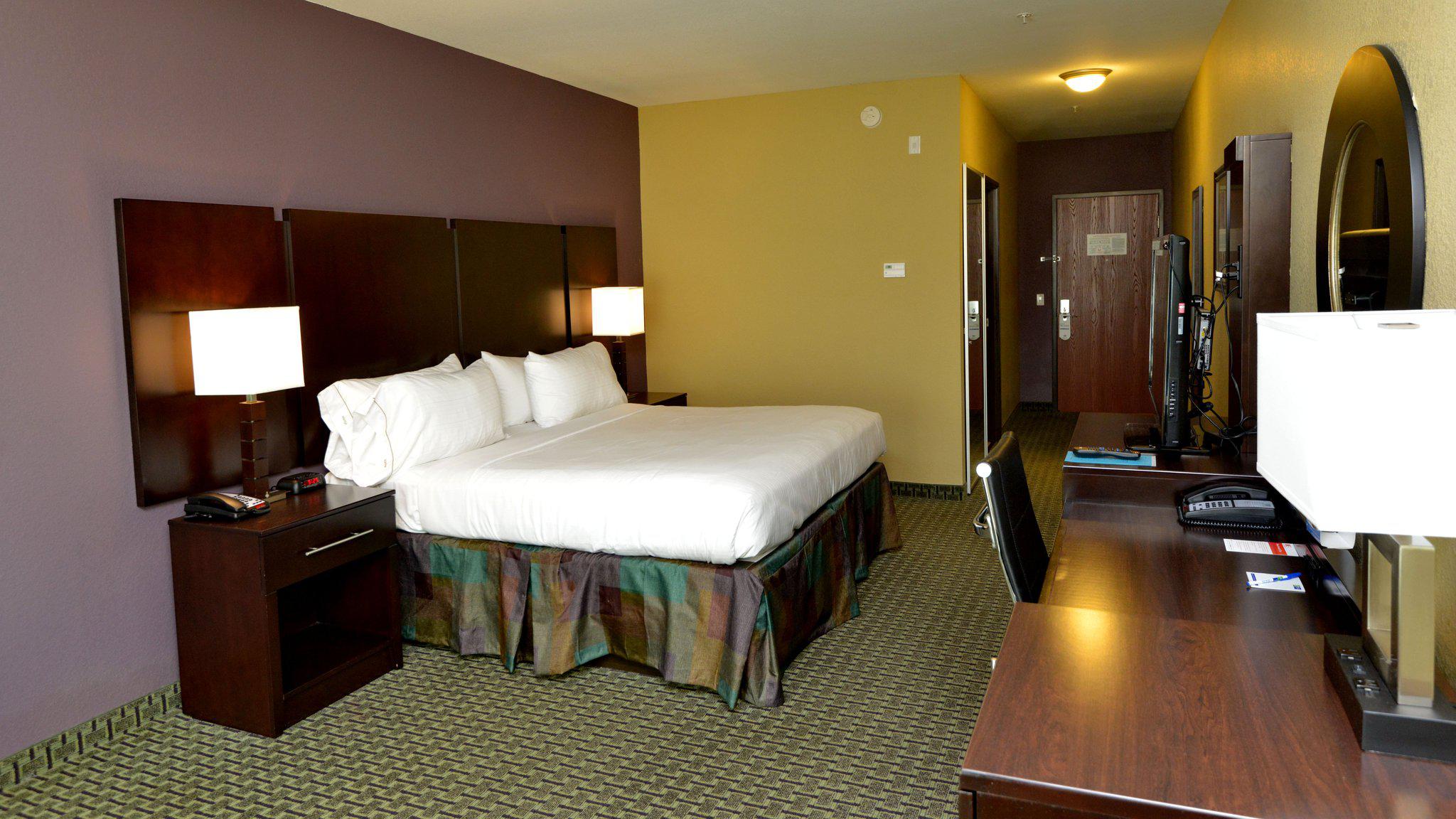 Holiday Inn Express & Suites Baton Rouge North Photo