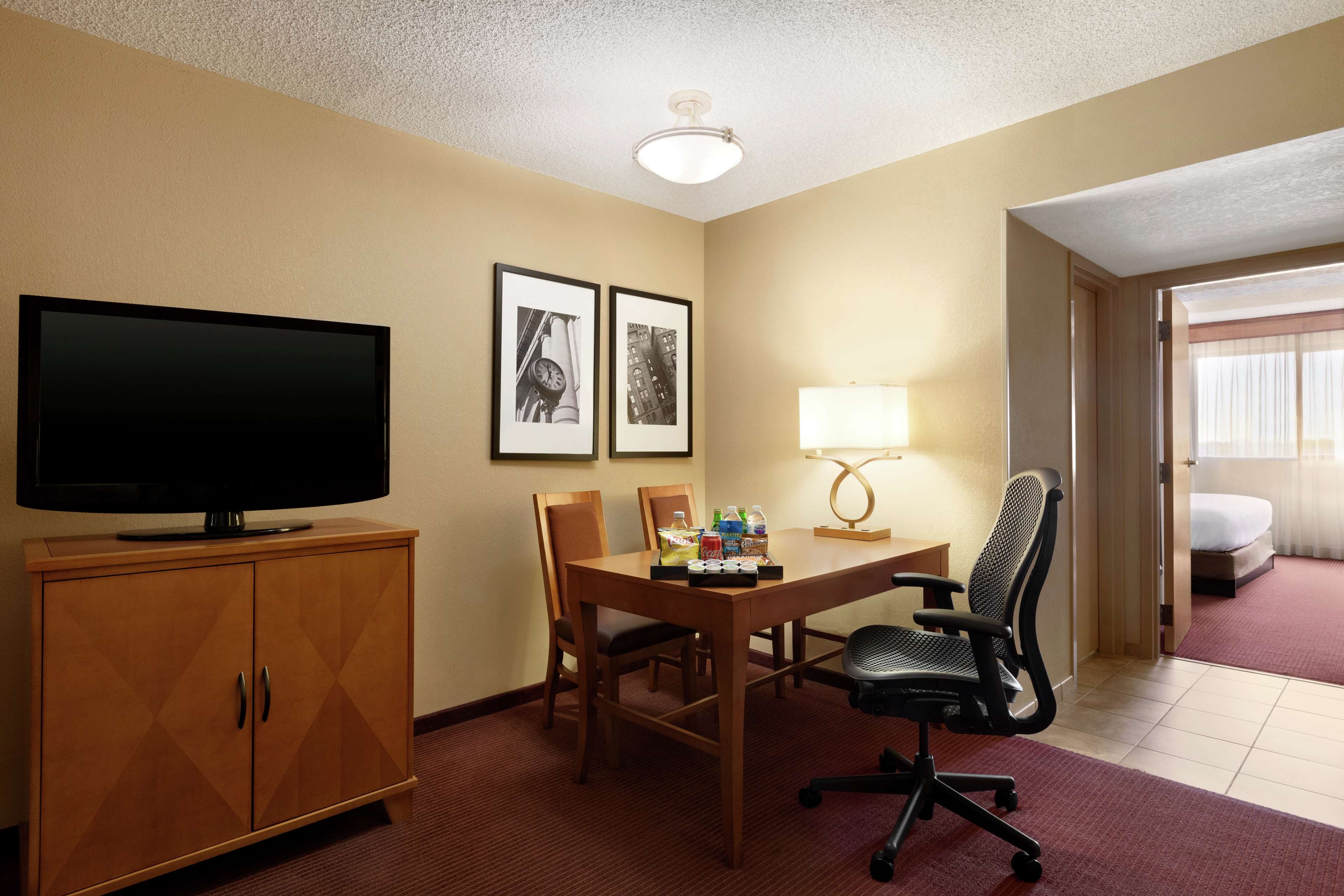 Embassy Suites by Hilton Kansas City International Airport Photo