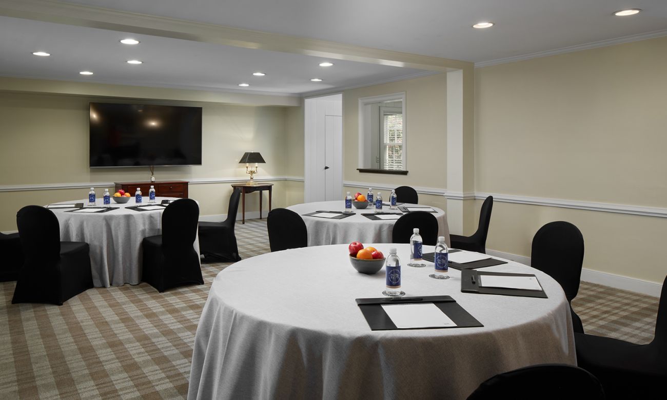 THE COACH ROOM