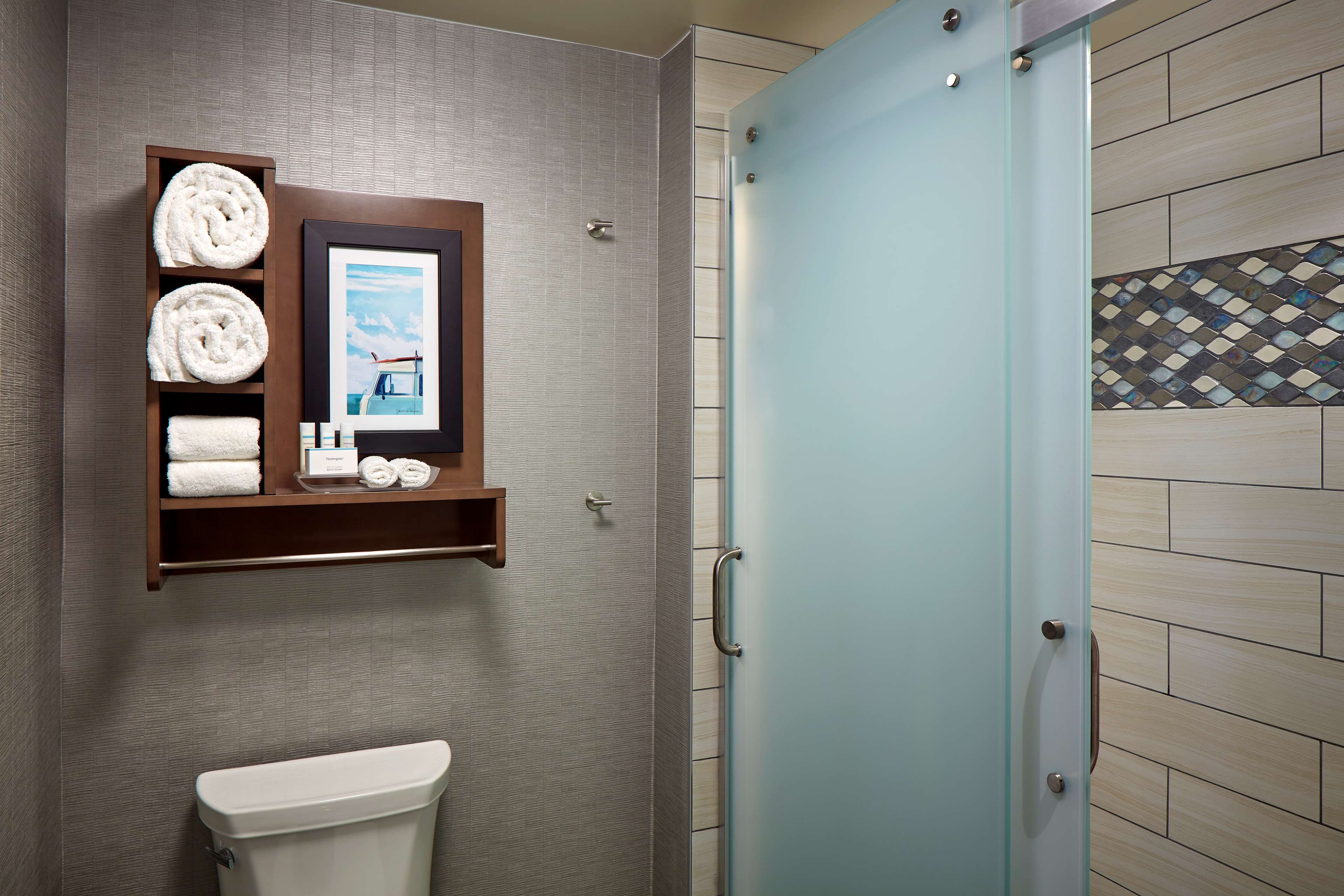 Guest room bath