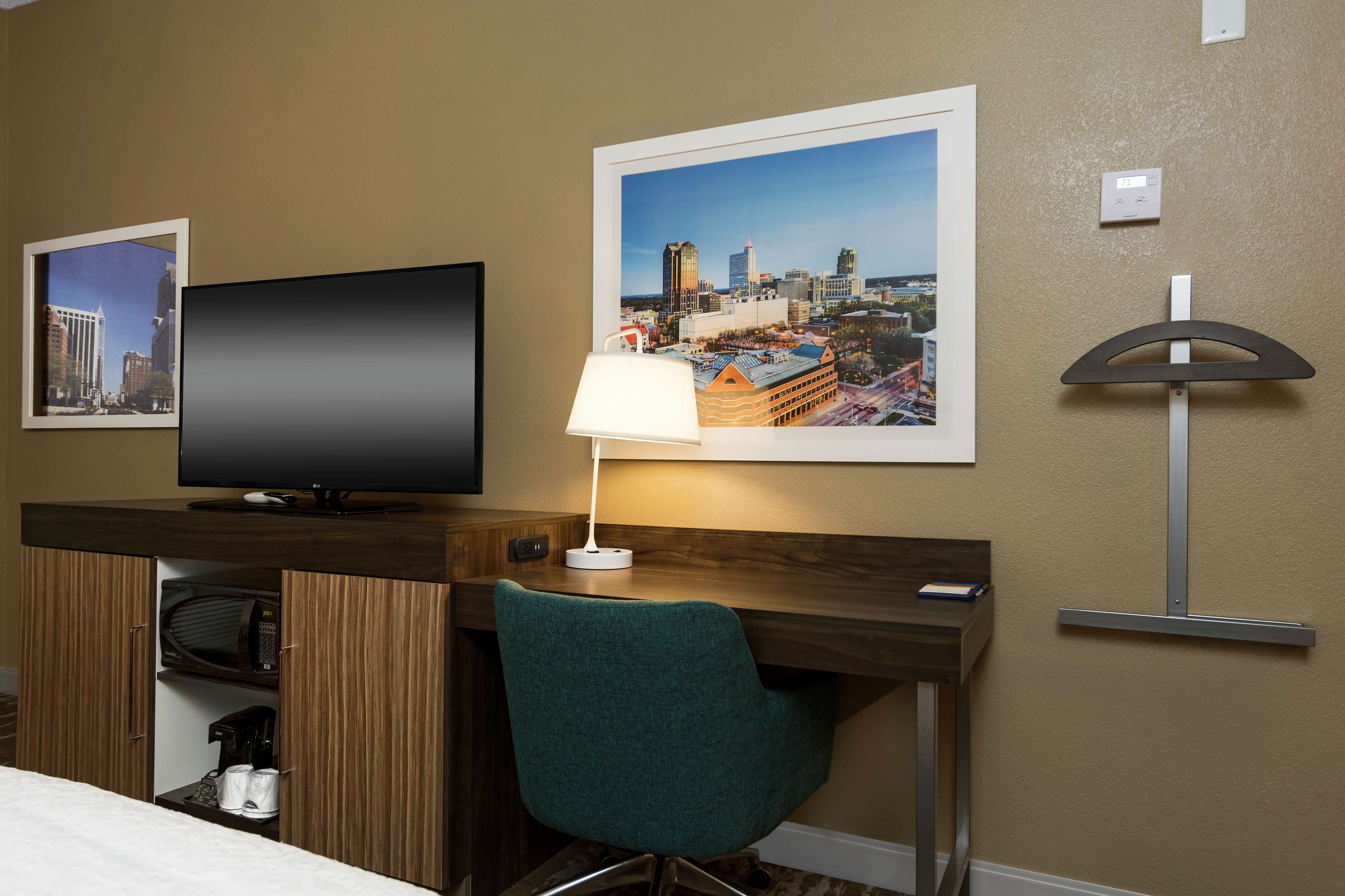 Hampton Inn & Suites Raleigh/Cary I-40 (PNC Arena) Photo