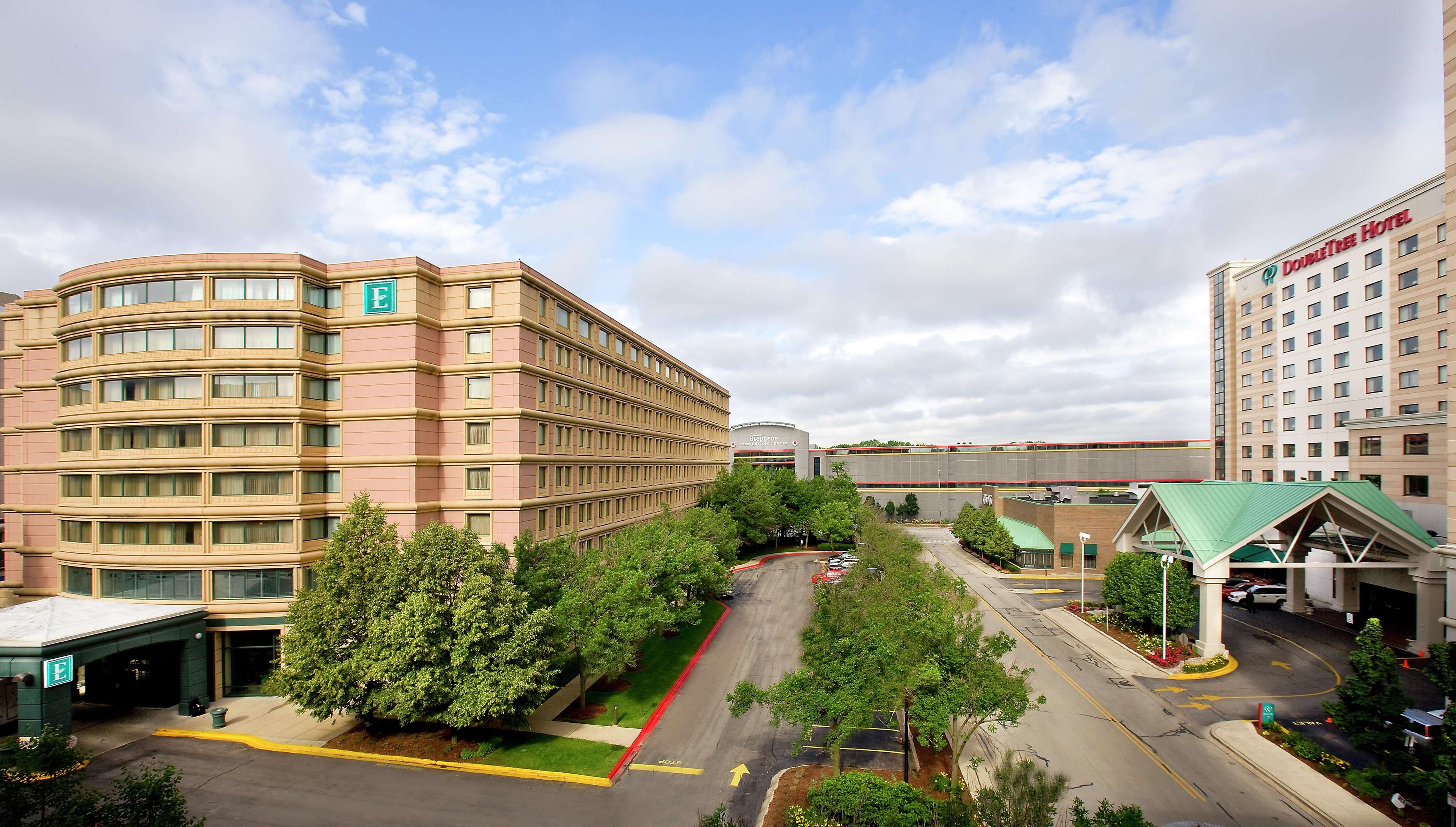 Embassy Suites by Hilton Chicago-O'Hare Rosemont Photo