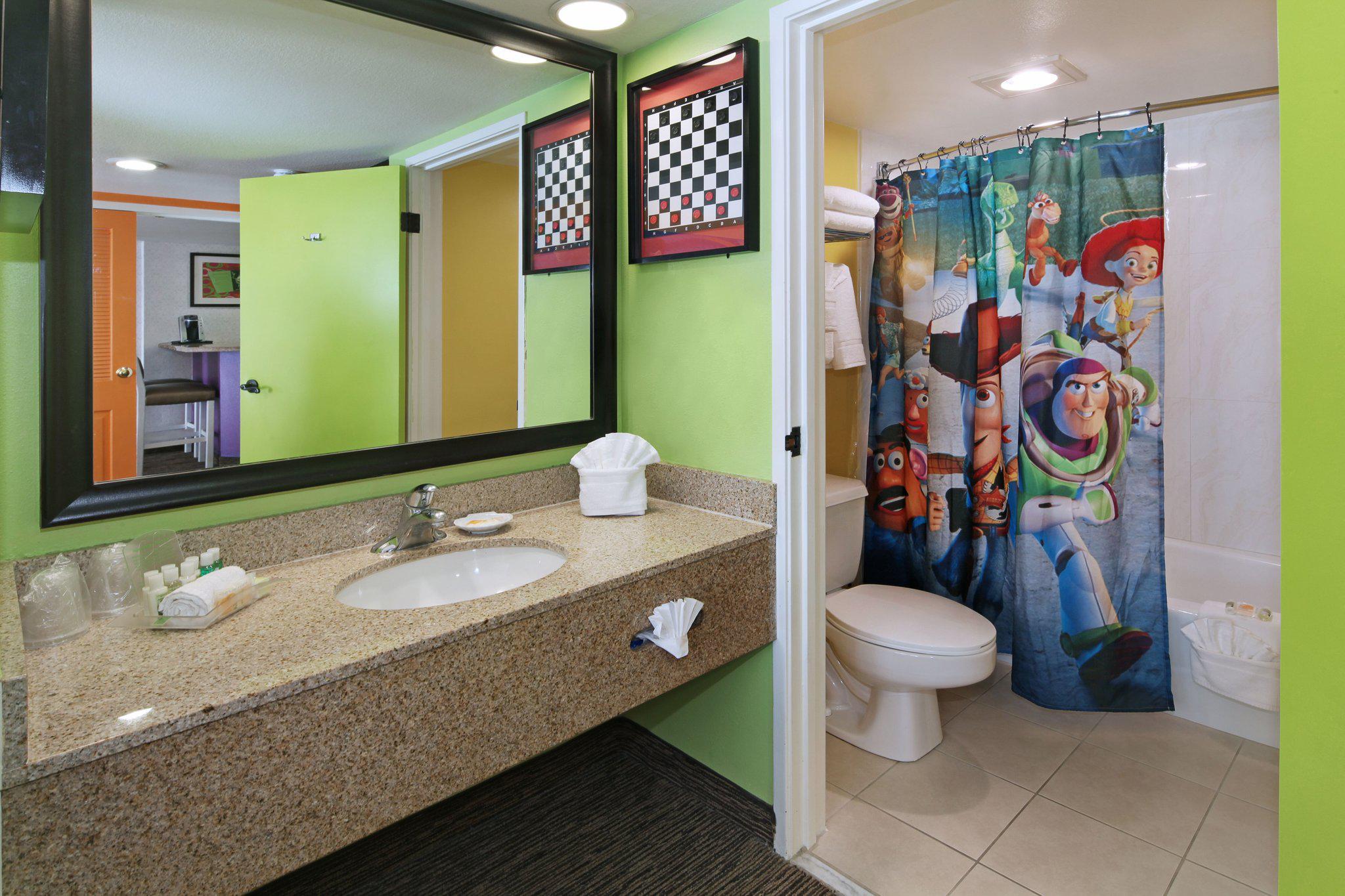 Holiday Inn & Suites Anaheim (1 Blk/Disneyland®) Photo