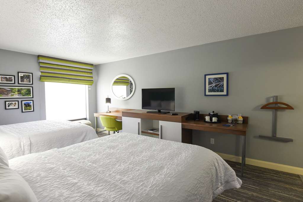 Hampton Inn Youngstown-North Image