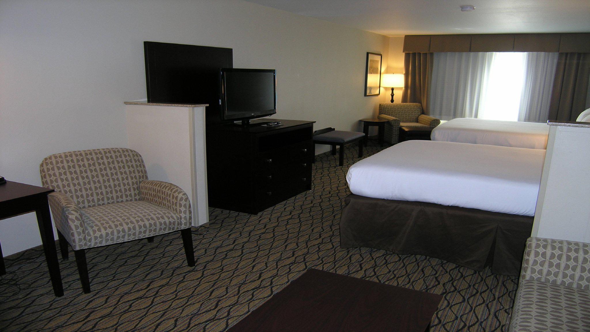 Holiday Inn Express & Suites Belle Vernon Photo