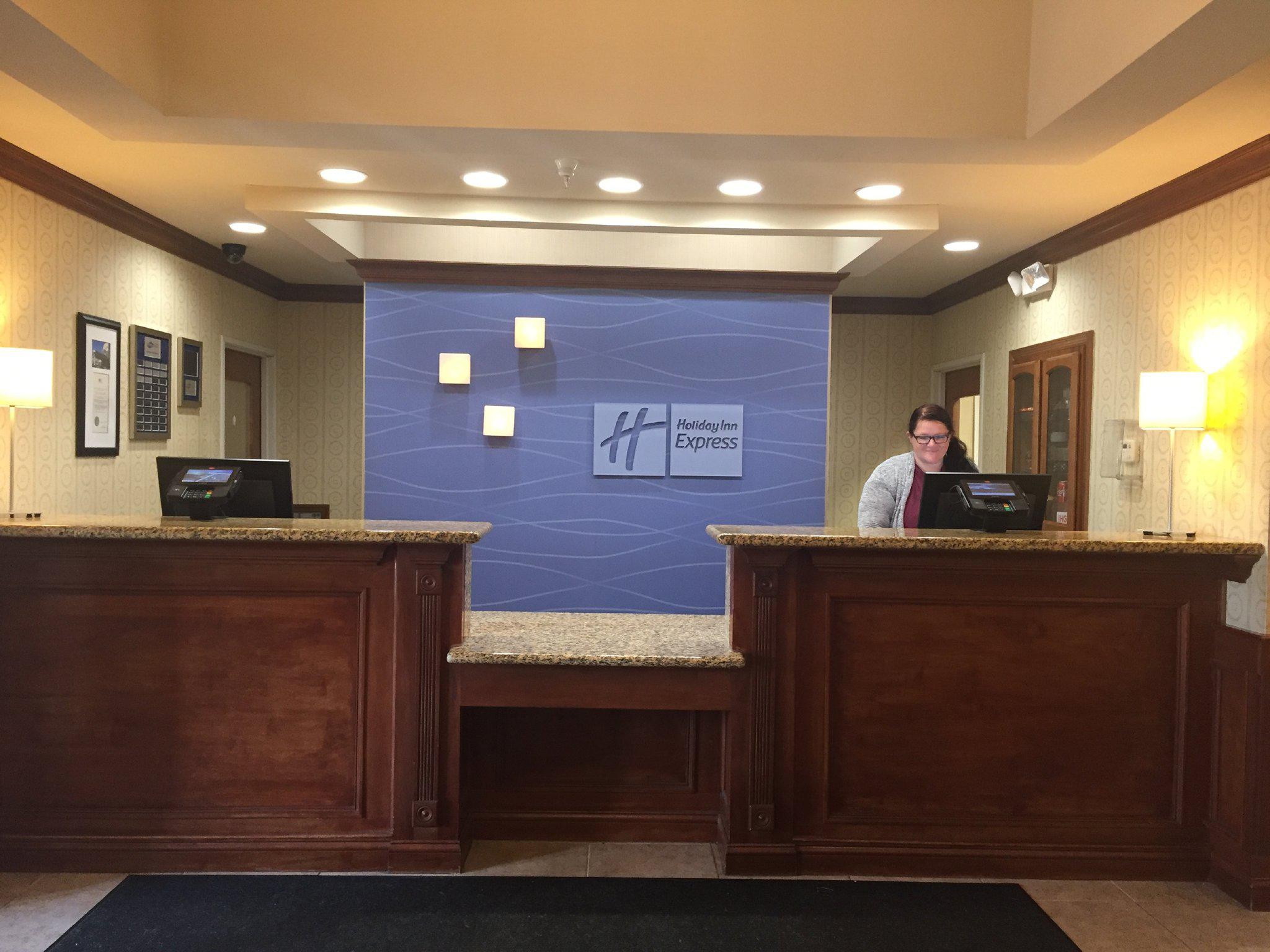 Holiday Inn Express & Suites Howell Photo