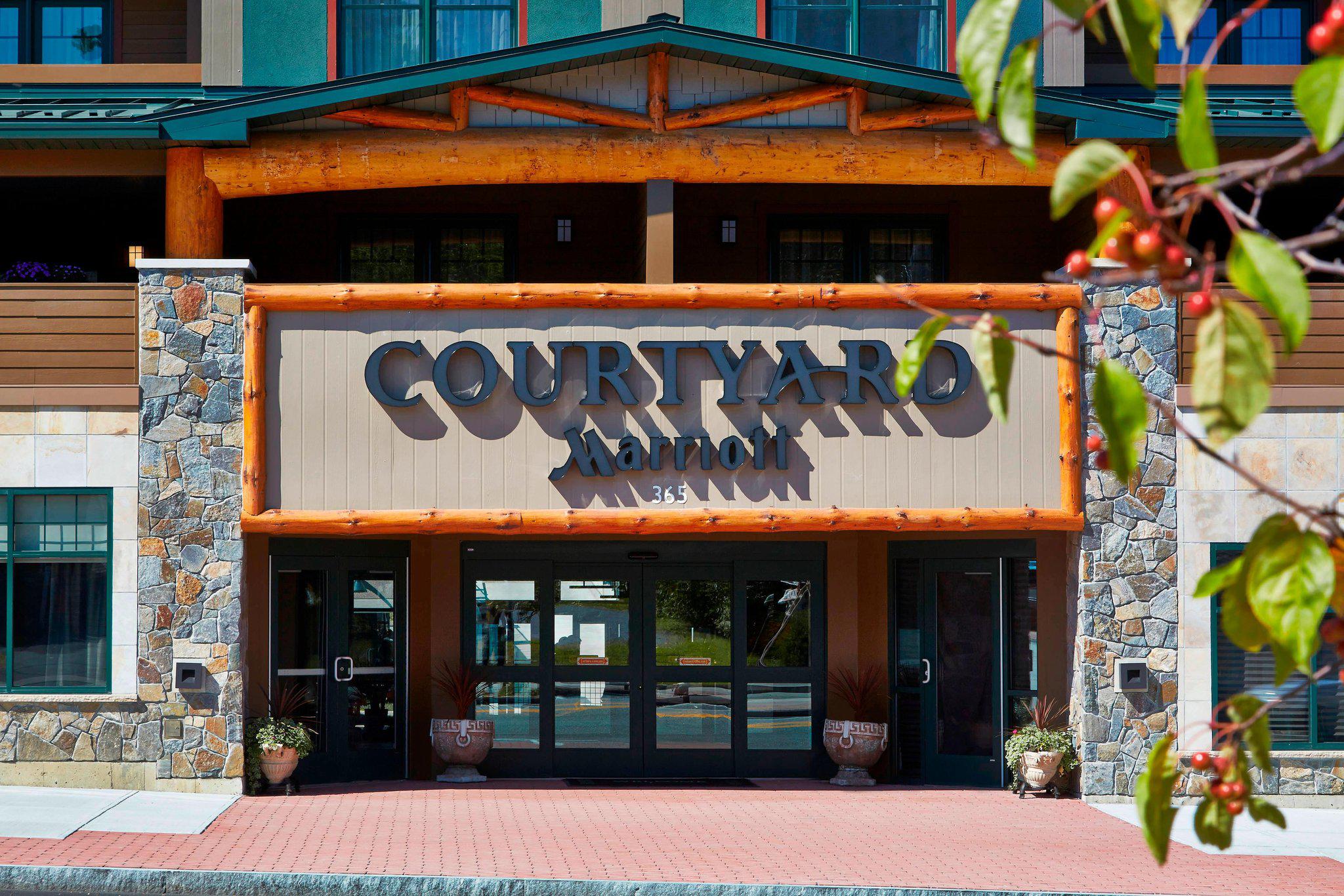 Courtyard by Marriott Lake George Photo