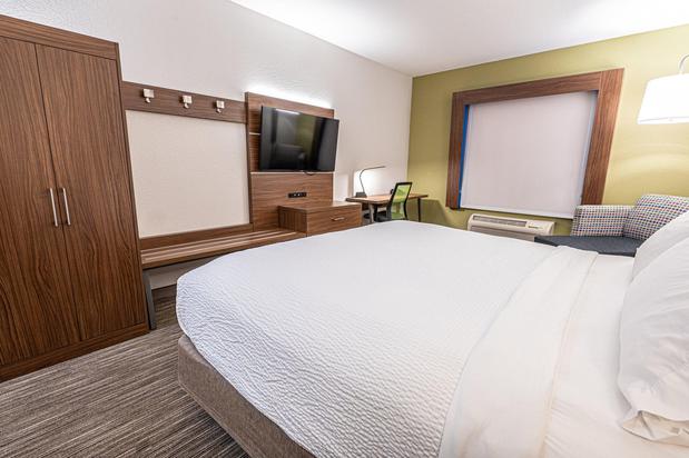 Images Holiday Inn Express & Suites East Lansing, an IHG Hotel