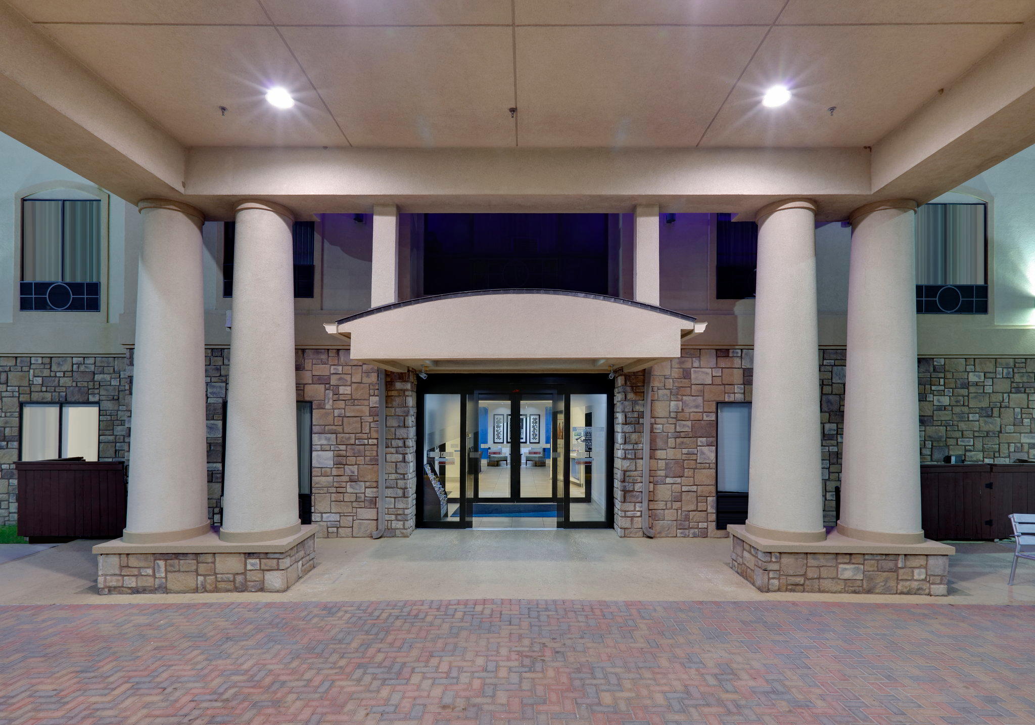 Holiday Inn Express & Suites Denton-Unt-Twu Photo